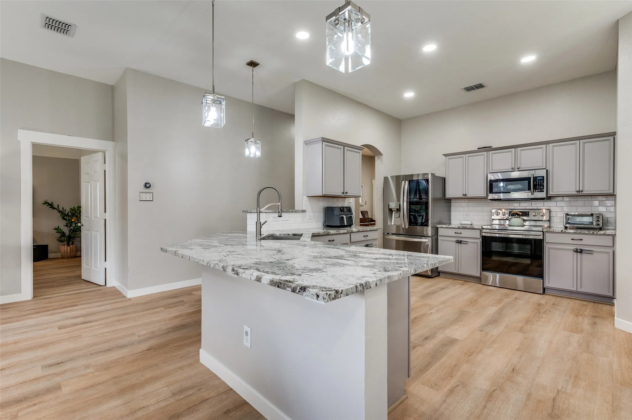 Single Family Residence For Sale in Collin County , 2820 Saddlebred Trail, Celina, Texas 75009, 4 Bedroom, 2 Bathroom, 2 Garage spaces, 1,941 Sqft, built in 2004, mls#21403560, Real Estate Agent in Celina, Homes For Sale in Collin county, Homes For Sale in Celina, Realtor in Celina Texas, Real Estate Brokerage Independent Realty Texas, Luminita Cordes Realtor