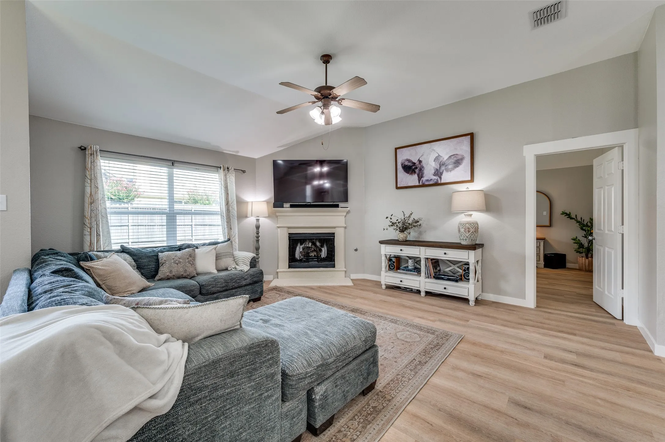 Single Family Residence For Sale in Collin County , 2820 Saddlebred Trail, Celina, Texas 75009, 4 Bedroom, 2 Bathroom, 2 Garage spaces, 1,941 Sqft, built in 2004, mls#21403560, Real Estate Agent in Celina, Homes For Sale in Collin county, Homes For Sale in Celina, Realtor in Celina Texas, Real Estate Brokerage Independent Realty Texas, Luminita Cordes Realtor