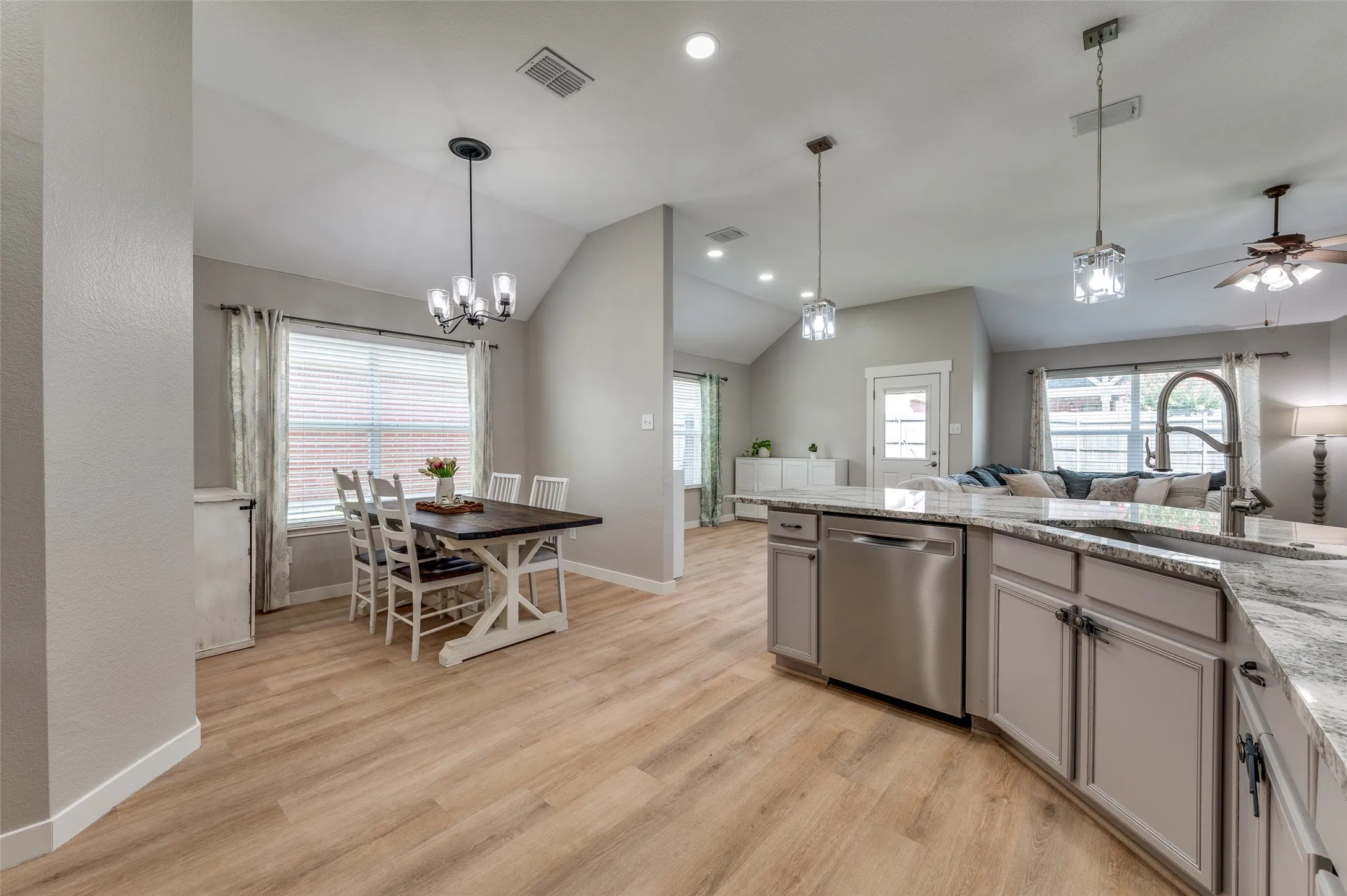 Single Family Residence For Sale in Collin County , 2820 Saddlebred Trail, Celina, Texas 75009, 4 Bedroom, 2 Bathroom, 2 Garage spaces, 1,941 Sqft, built in 2004, mls#21403560, Real Estate Agent in Celina, Homes For Sale in Collin county, Homes For Sale in Celina, Realtor in Celina Texas, Real Estate Brokerage Independent Realty Texas, Luminita Cordes Realtor