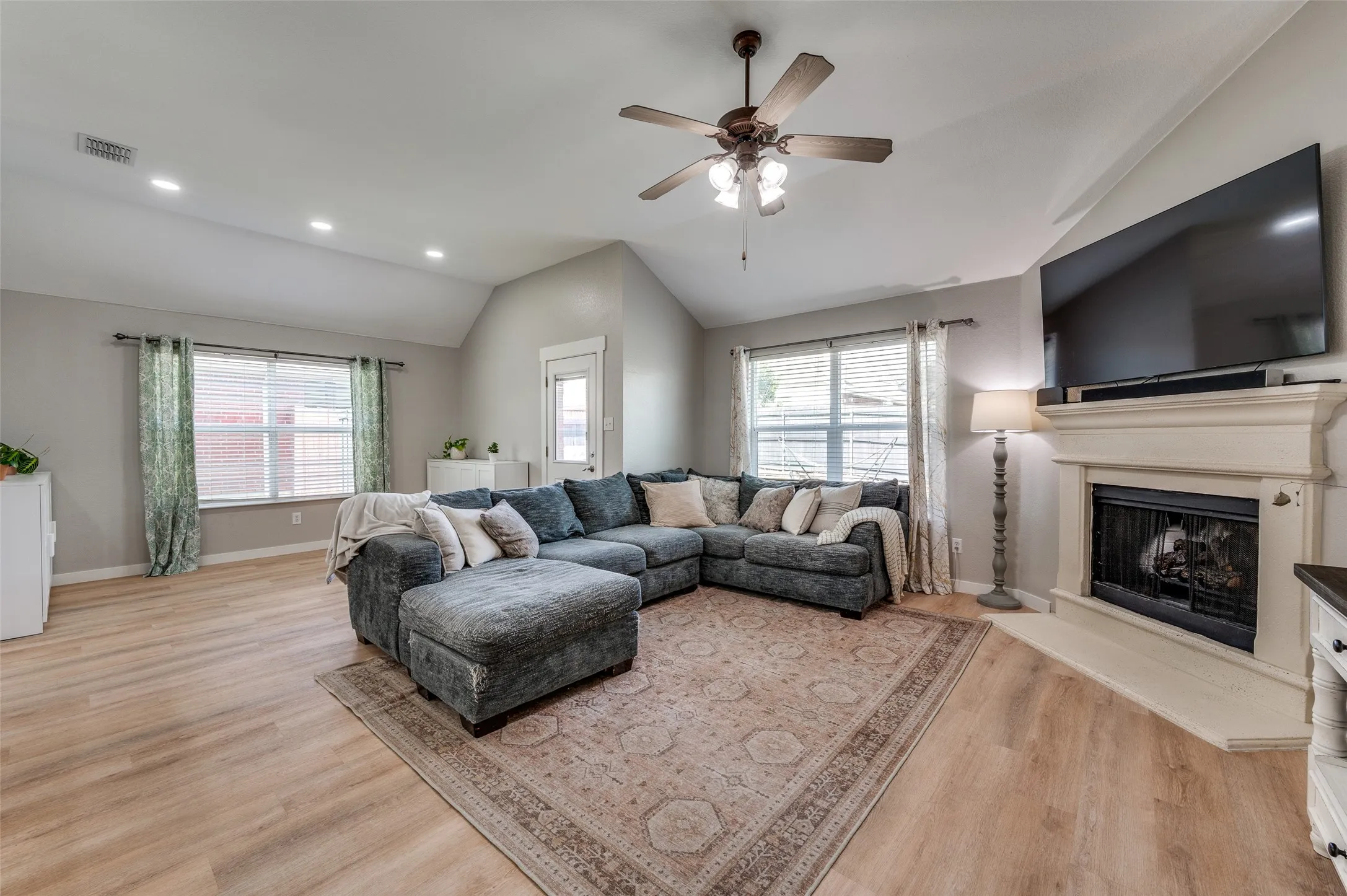 Single Family Residence For Sale in Collin County , 2820 Saddlebred Trail, Celina, Texas 75009, 4 Bedroom, 2 Bathroom, 2 Garage spaces, 1,941 Sqft, built in 2004, mls#21403560, Real Estate Agent in Celina, Homes For Sale in Collin county, Homes For Sale in Celina, Realtor in Celina Texas, Real Estate Brokerage Independent Realty Texas, Luminita Cordes Realtor