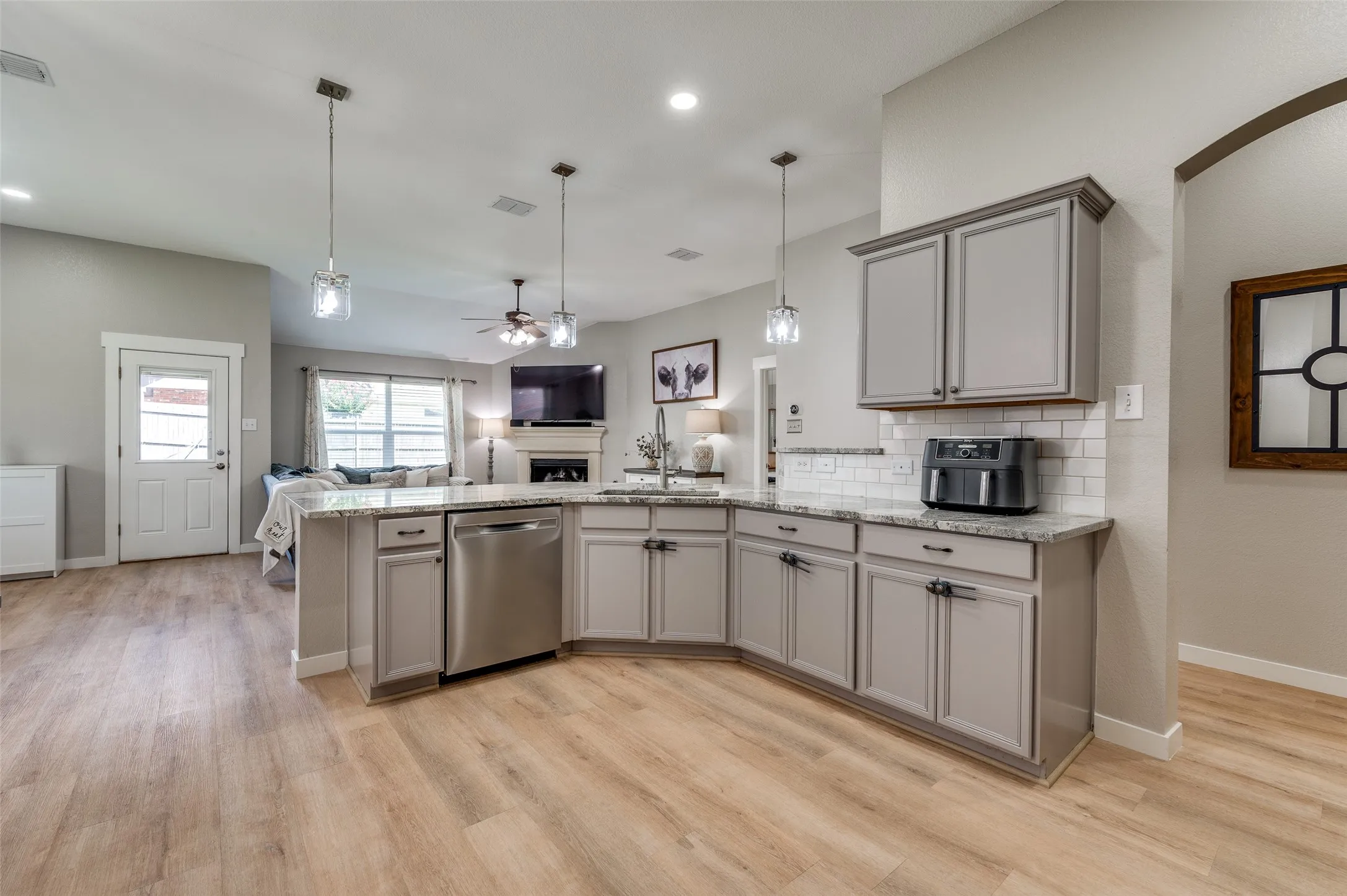 Single Family Residence For Sale in Collin County , 2820 Saddlebred Trail, Celina, Texas 75009, 4 Bedroom, 2 Bathroom, 2 Garage spaces, 1,941 Sqft, built in 2004, mls#21403560, Real Estate Agent in Celina, Homes For Sale in Collin county, Homes For Sale in Celina, Realtor in Celina Texas, Real Estate Brokerage Independent Realty Texas, Luminita Cordes Realtor