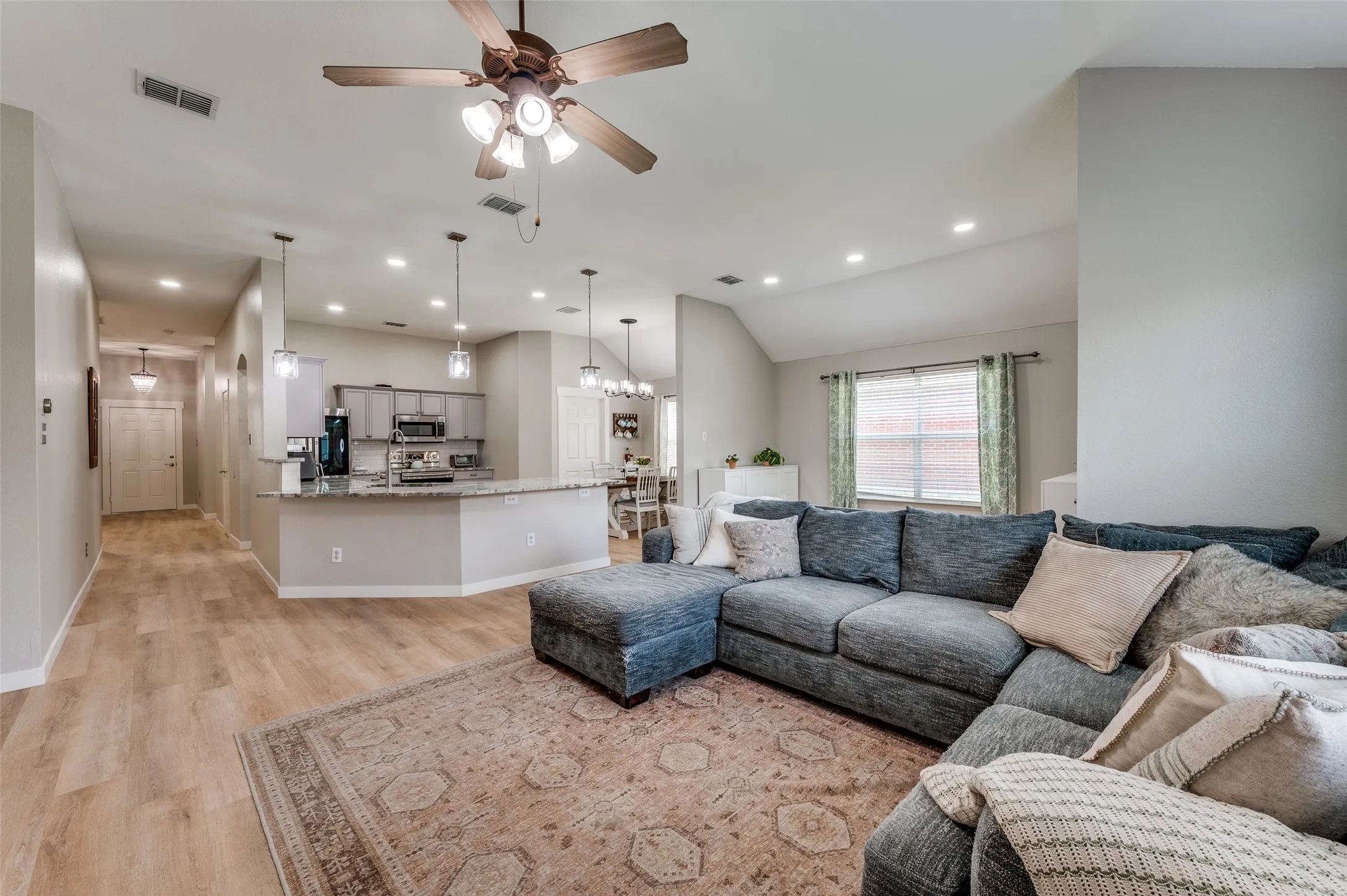 Single Family Residence For Sale in Collin County , 2820 Saddlebred Trail, Celina, Texas 75009, 4 Bedroom, 2 Bathroom, 2 Garage spaces, 1,941 Sqft, built in 2004, mls#21403560, Real Estate Agent in Celina, Homes For Sale in Collin county, Homes For Sale in Celina, Realtor in Celina Texas, Real Estate Brokerage Independent Realty Texas, Luminita Cordes Realtor