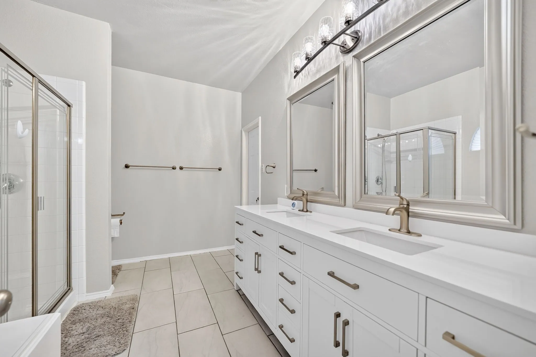 Single Family Residence For Sale in Dallas County , 10601 Augusta Lane, Rowlett, Texas 75089, 4 Bedroom, 2 Bathroom, 2 Garage spaces, 2,097 Sqft, built in 2000, mls#21396688, Real Estate Agent in Rowlett, Homes For Sale in Dallas county, Homes For Sale in Rowlett, Realtor in Rowlett Texas, Real Estate Brokerage Independent Realty Texas, Luminita Cordes Realtor