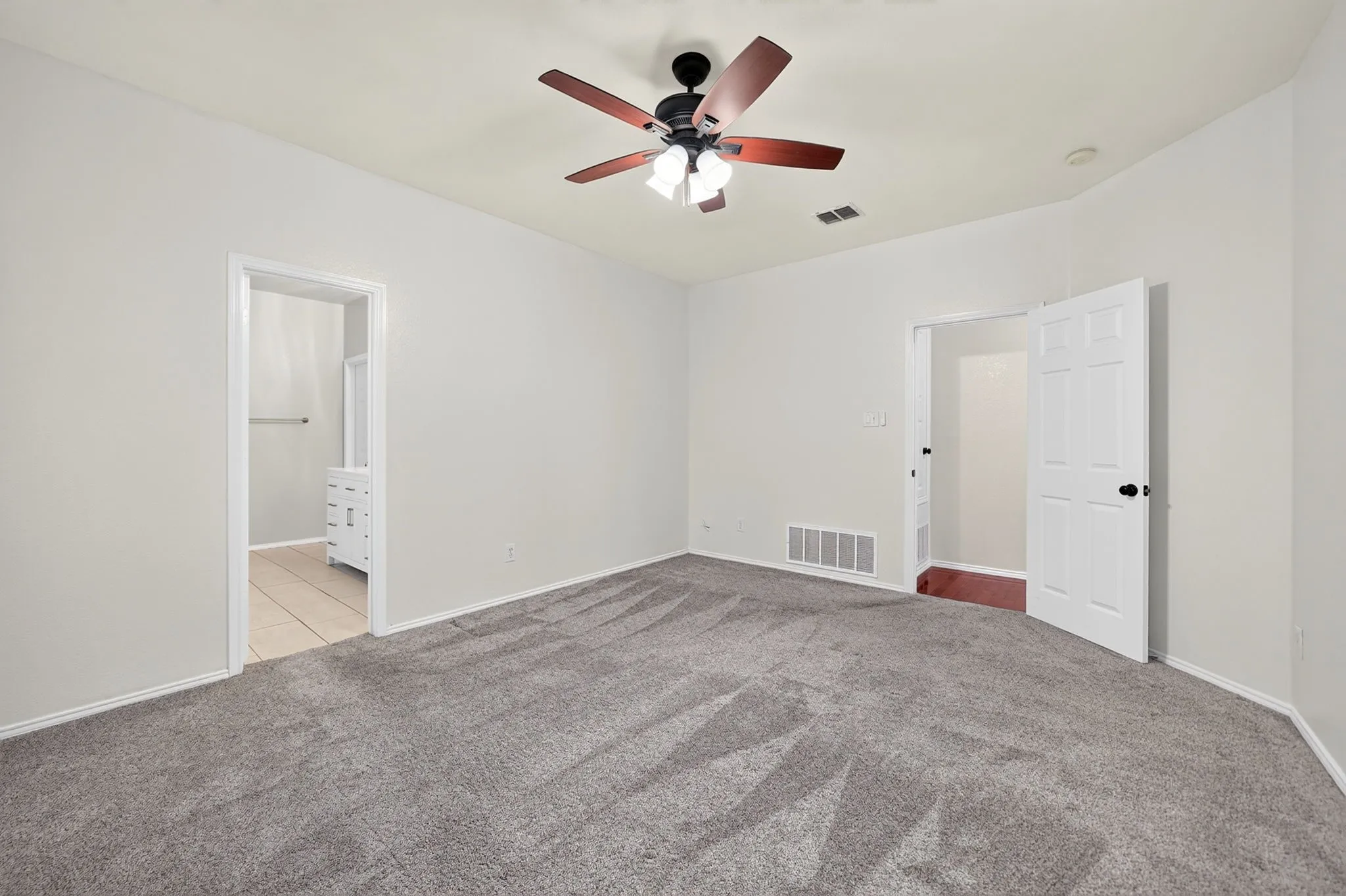 Single Family Residence For Sale in Dallas County , 10601 Augusta Lane, Rowlett, Texas 75089, 4 Bedroom, 2 Bathroom, 2 Garage spaces, 2,097 Sqft, built in 2000, mls#21396688, Real Estate Agent in Rowlett, Homes For Sale in Dallas county, Homes For Sale in Rowlett, Realtor in Rowlett Texas, Real Estate Brokerage Independent Realty Texas, Luminita Cordes Realtor