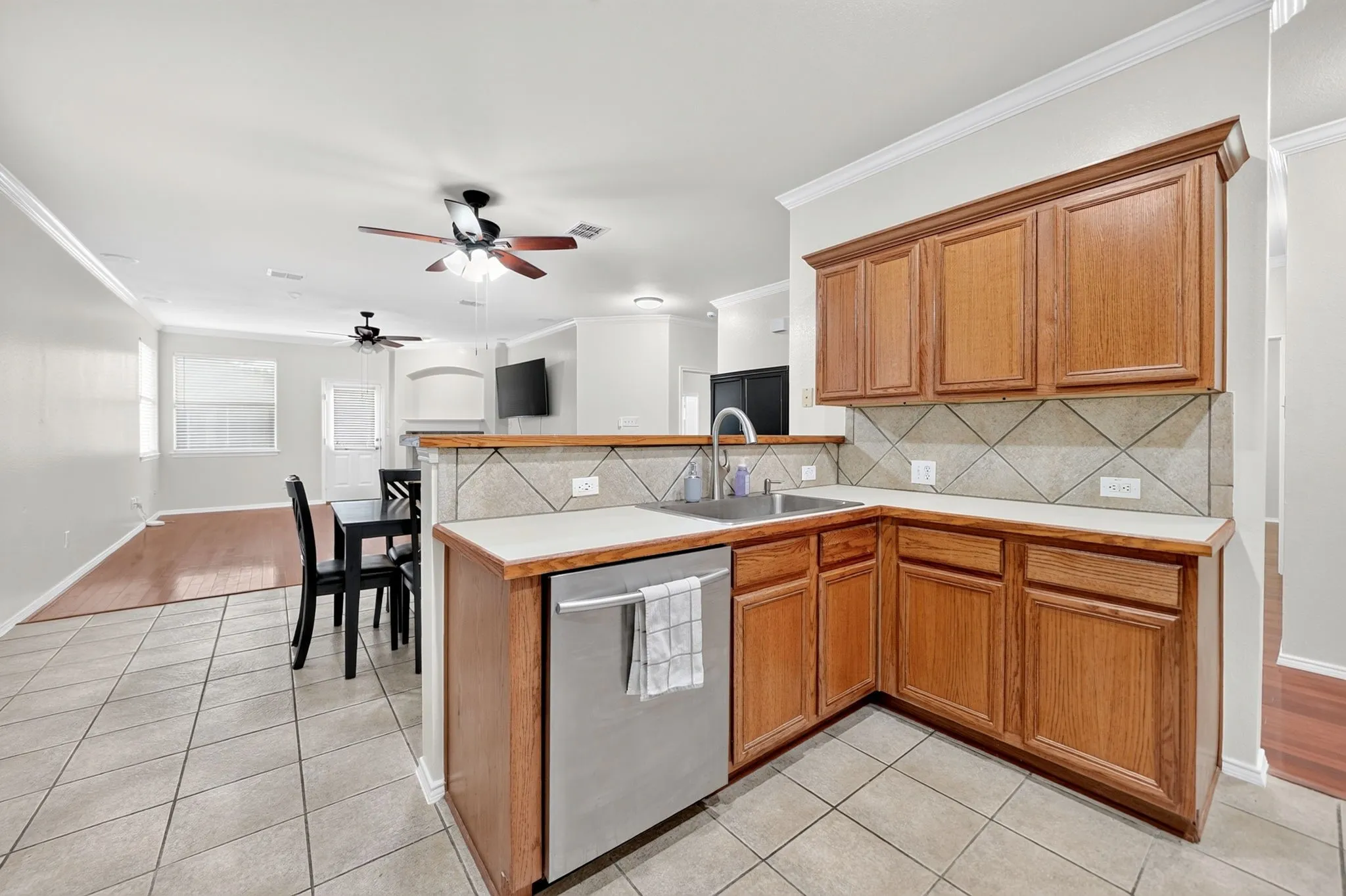 Single Family Residence For Sale in Dallas County , 10601 Augusta Lane, Rowlett, Texas 75089, 4 Bedroom, 2 Bathroom, 2 Garage spaces, 2,097 Sqft, built in 2000, mls#21396688, Real Estate Agent in Rowlett, Homes For Sale in Dallas county, Homes For Sale in Rowlett, Realtor in Rowlett Texas, Real Estate Brokerage Independent Realty Texas, Luminita Cordes Realtor