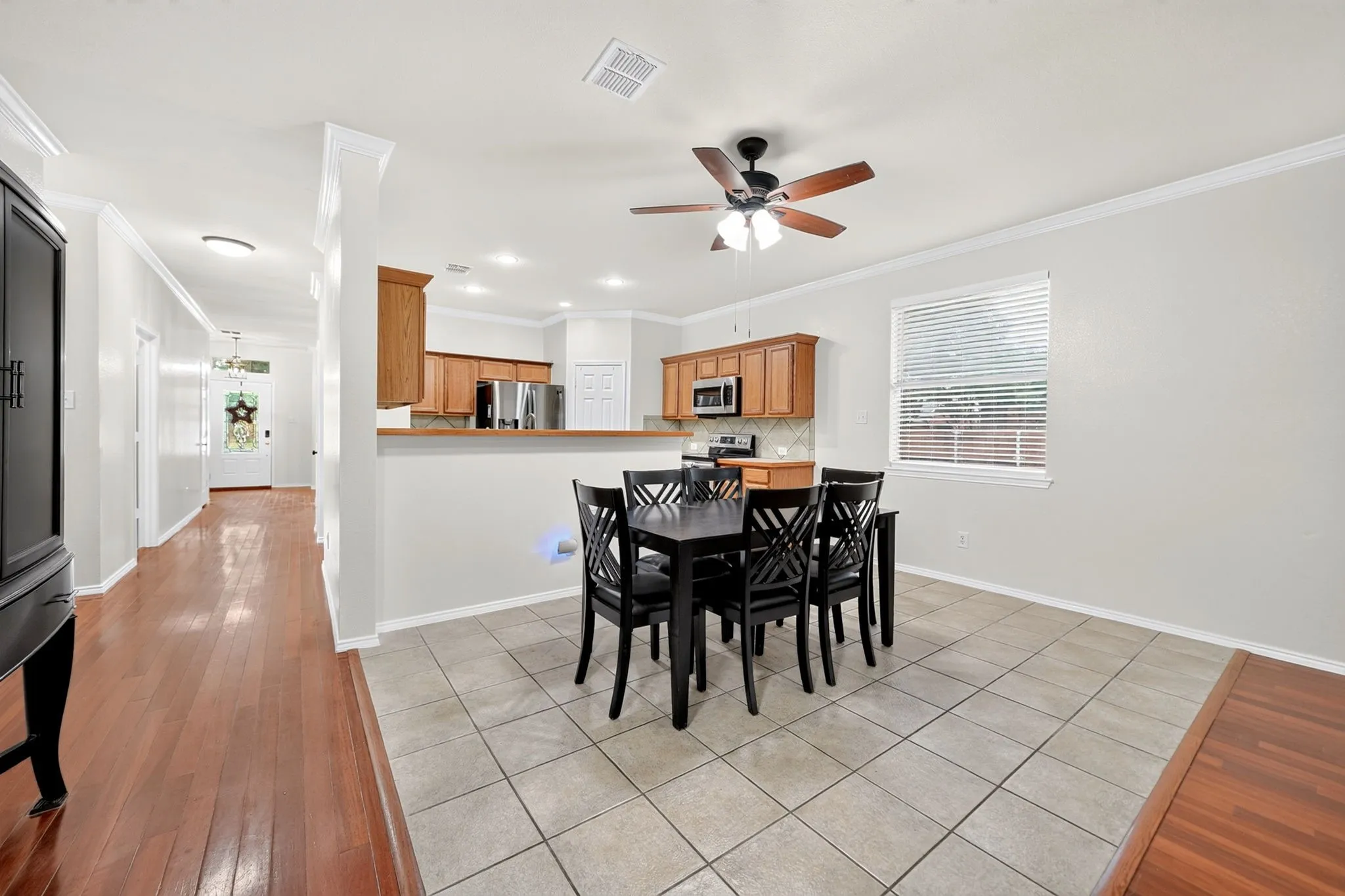 Single Family Residence For Sale in Dallas County , 10601 Augusta Lane, Rowlett, Texas 75089, 4 Bedroom, 2 Bathroom, 2 Garage spaces, 2,097 Sqft, built in 2000, mls#21396688, Real Estate Agent in Rowlett, Homes For Sale in Dallas county, Homes For Sale in Rowlett, Realtor in Rowlett Texas, Real Estate Brokerage Independent Realty Texas, Luminita Cordes Realtor