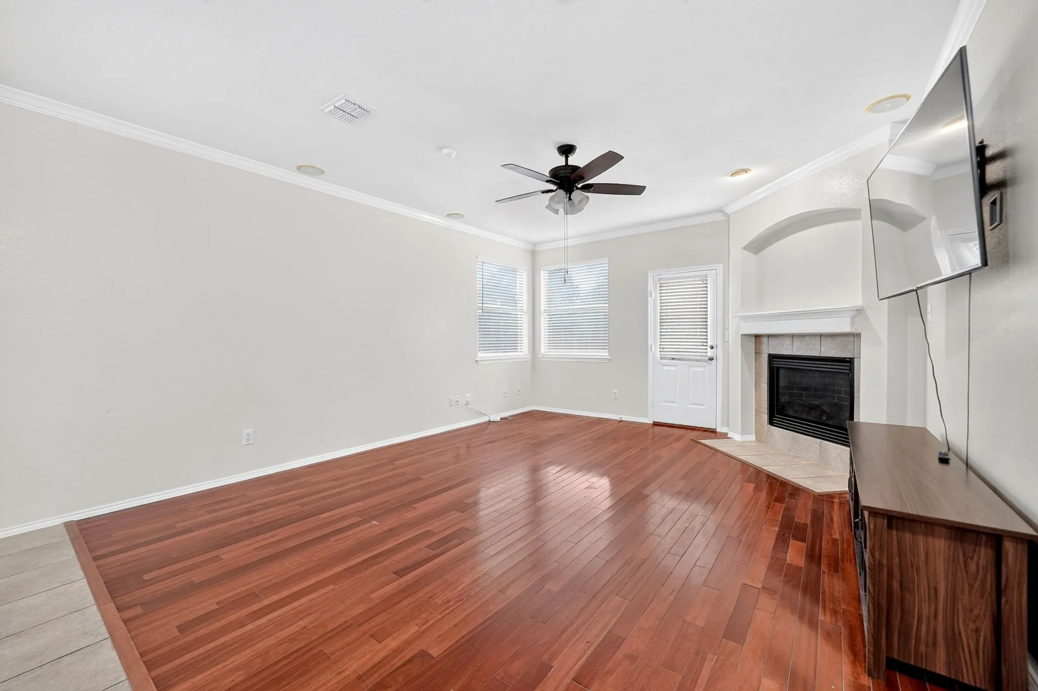 Single Family Residence For Sale in Dallas County , 10601 Augusta Lane, Rowlett, Texas 75089, 4 Bedroom, 2 Bathroom, 2 Garage spaces, 2,097 Sqft, built in 2000, mls#21396688, Real Estate Agent in Rowlett, Homes For Sale in Dallas county, Homes For Sale in Rowlett, Realtor in Rowlett Texas, Real Estate Brokerage Independent Realty Texas, Luminita Cordes Realtor