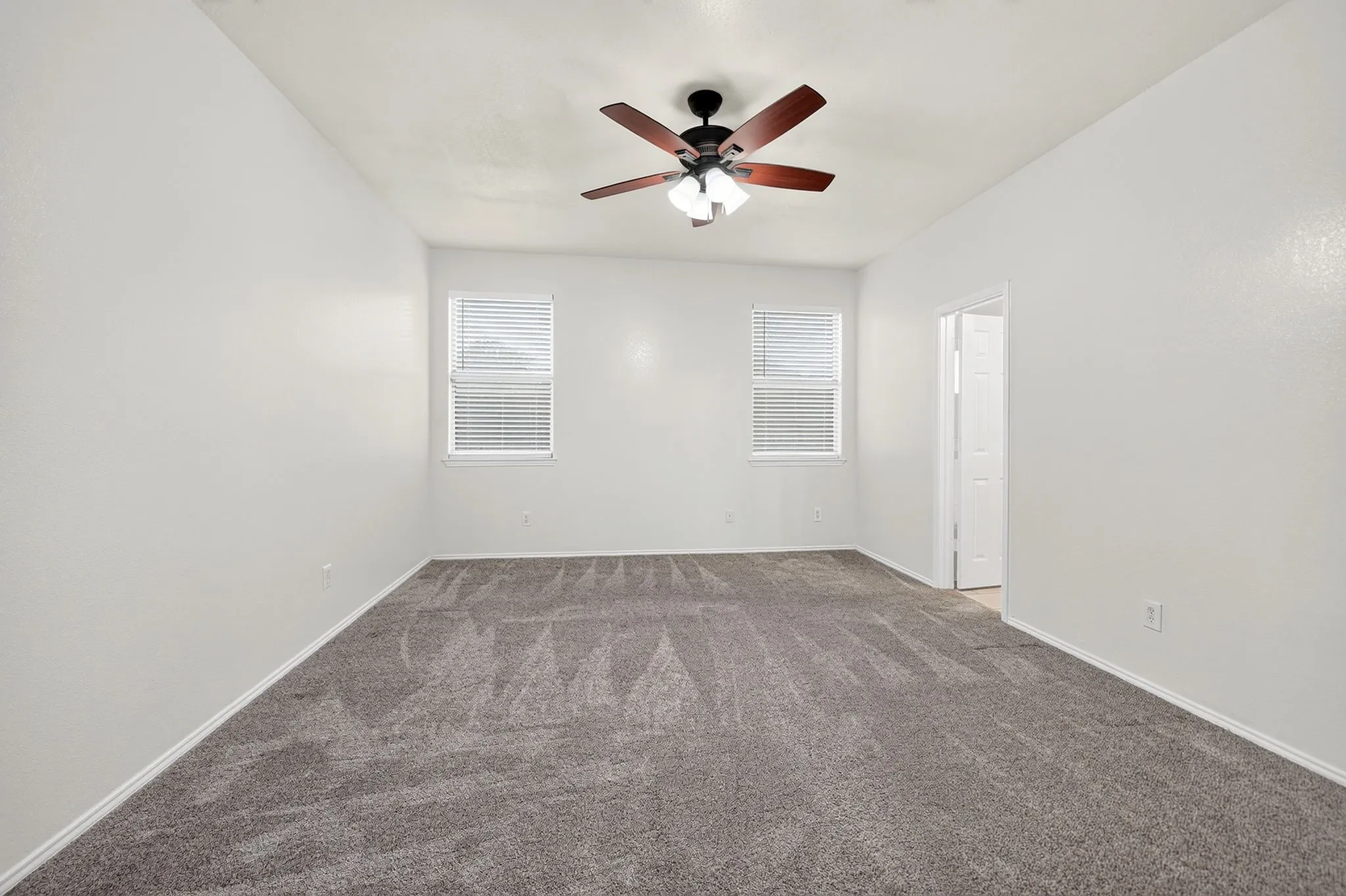 Single Family Residence For Sale in Dallas County , 10601 Augusta Lane, Rowlett, Texas 75089, 4 Bedroom, 2 Bathroom, 2 Garage spaces, 2,097 Sqft, built in 2000, mls#21396688, Real Estate Agent in Rowlett, Homes For Sale in Dallas county, Homes For Sale in Rowlett, Realtor in Rowlett Texas, Real Estate Brokerage Independent Realty Texas, Luminita Cordes Realtor