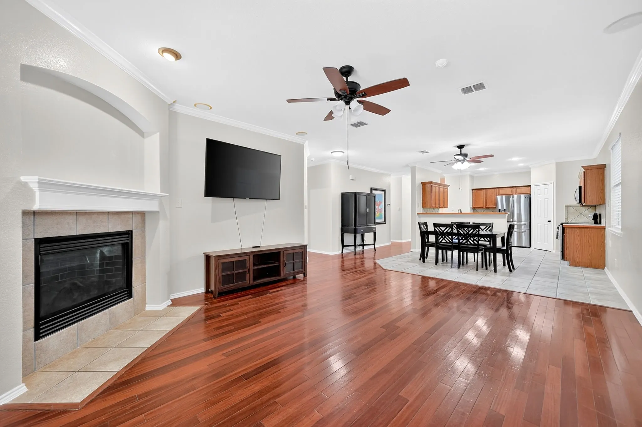 Single Family Residence For Sale in Dallas County , 10601 Augusta Lane, Rowlett, Texas 75089, 4 Bedroom, 2 Bathroom, 2 Garage spaces, 2,097 Sqft, built in 2000, mls#21396688, Real Estate Agent in Rowlett, Homes For Sale in Dallas county, Homes For Sale in Rowlett, Realtor in Rowlett Texas, Real Estate Brokerage Independent Realty Texas, Luminita Cordes Realtor
