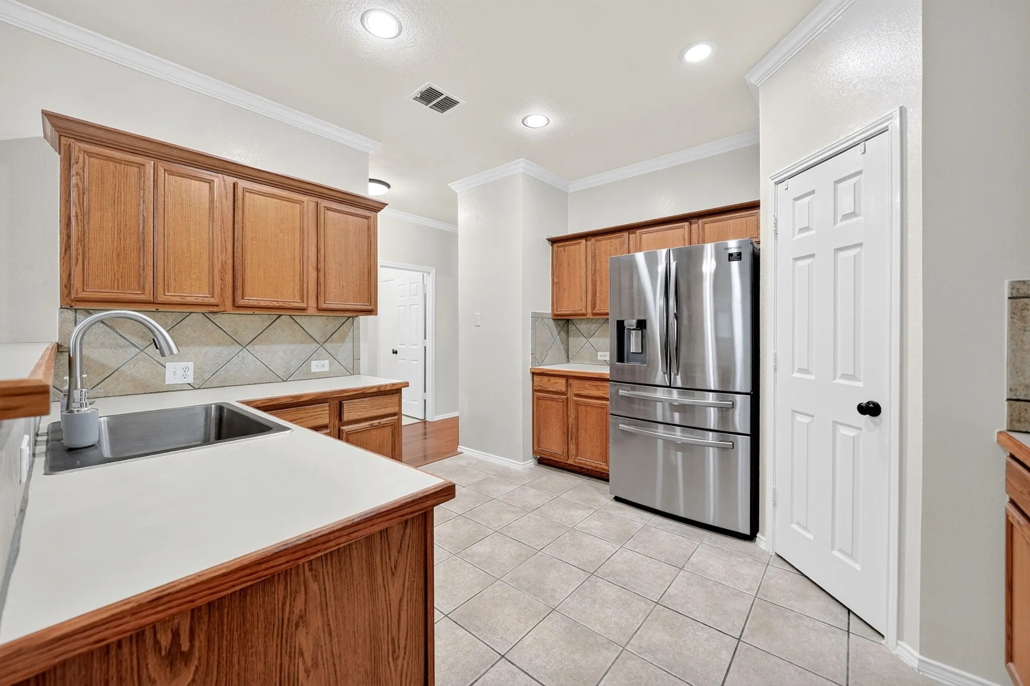 Single Family Residence For Sale in Dallas County , 10601 Augusta Lane, Rowlett, Texas 75089, 4 Bedroom, 2 Bathroom, 2 Garage spaces, 2,097 Sqft, built in 2000, mls#21396688, Real Estate Agent in Rowlett, Homes For Sale in Dallas county, Homes For Sale in Rowlett, Realtor in Rowlett Texas, Real Estate Brokerage Independent Realty Texas, Luminita Cordes Realtor
