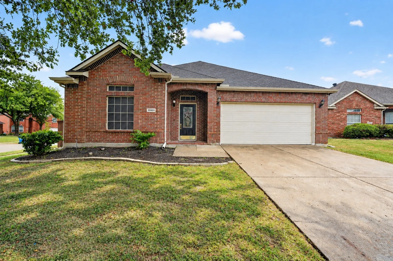 Single Family Residence For Sale in Dallas County , 10601 Augusta Lane, Rowlett, Texas 75089, 4 Bedroom, 2 Bathroom, 2 Garage spaces, 2,097 Sqft, built in 2000, mls#21396688, Real Estate Agent in Rowlett, Homes For Sale in Dallas county, Homes For Sale in Rowlett, Realtor in Rowlett Texas, Real Estate Brokerage Independent Realty Texas, Luminita Cordes Realtor