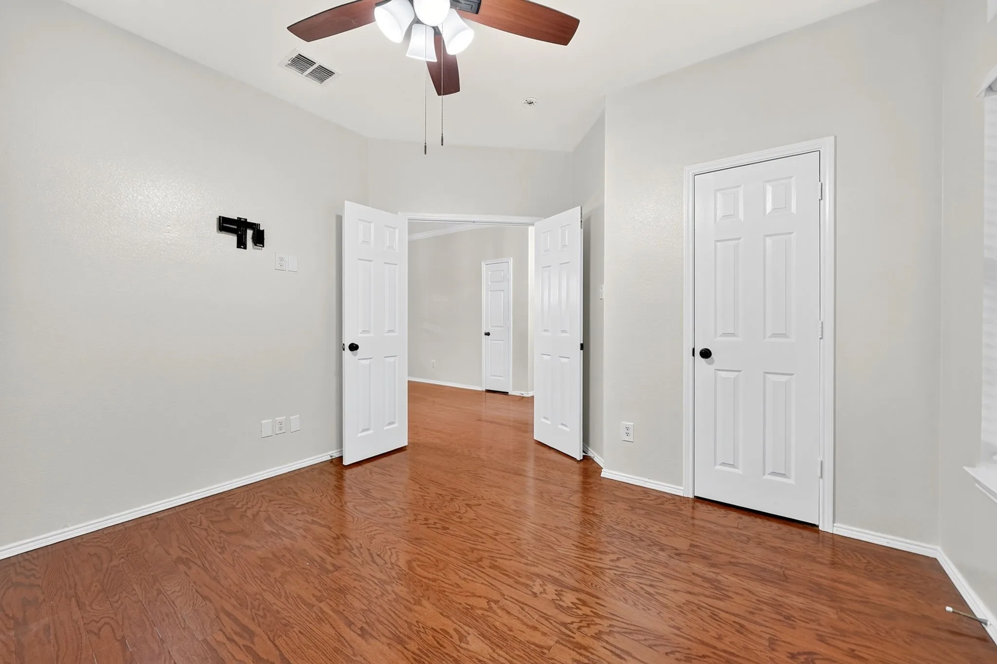 Single Family Residence For Sale in Dallas County , 10601 Augusta Lane, Rowlett, Texas 75089, 4 Bedroom, 2 Bathroom, 2 Garage spaces, 2,097 Sqft, built in 2000, mls#21396688, Real Estate Agent in Rowlett, Homes For Sale in Dallas county, Homes For Sale in Rowlett, Realtor in Rowlett Texas, Real Estate Brokerage Independent Realty Texas, Luminita Cordes Realtor