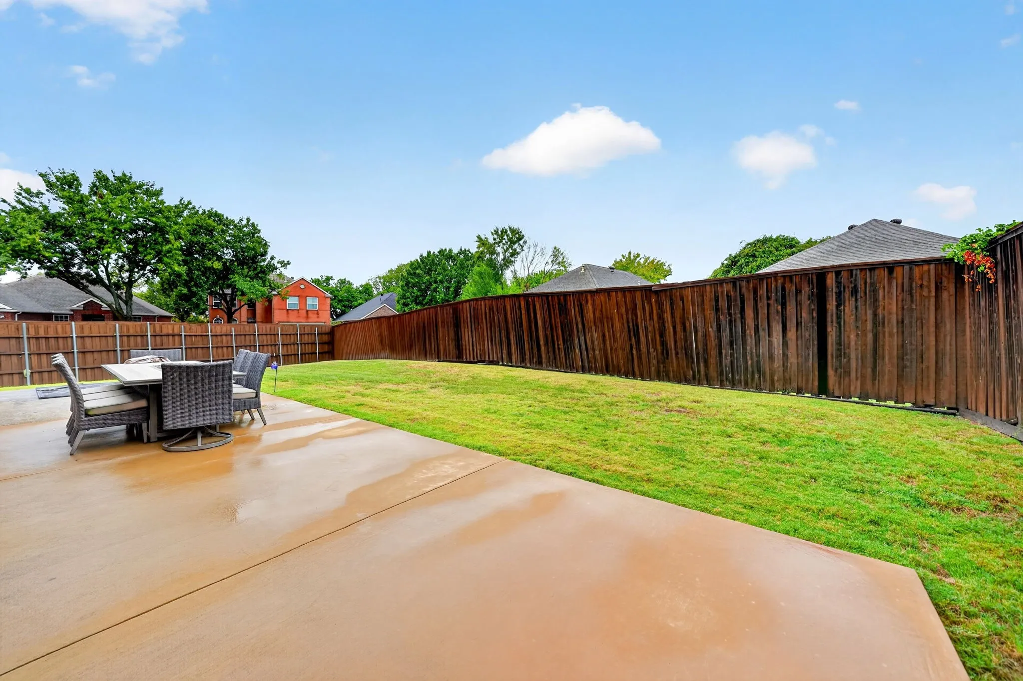 Single Family Residence For Sale in Dallas County , 10601 Augusta Lane, Rowlett, Texas 75089, 4 Bedroom, 2 Bathroom, 2 Garage spaces, 2,097 Sqft, built in 2000, mls#21396688, Real Estate Agent in Rowlett, Homes For Sale in Dallas county, Homes For Sale in Rowlett, Realtor in Rowlett Texas, Real Estate Brokerage Independent Realty Texas, Luminita Cordes Realtor