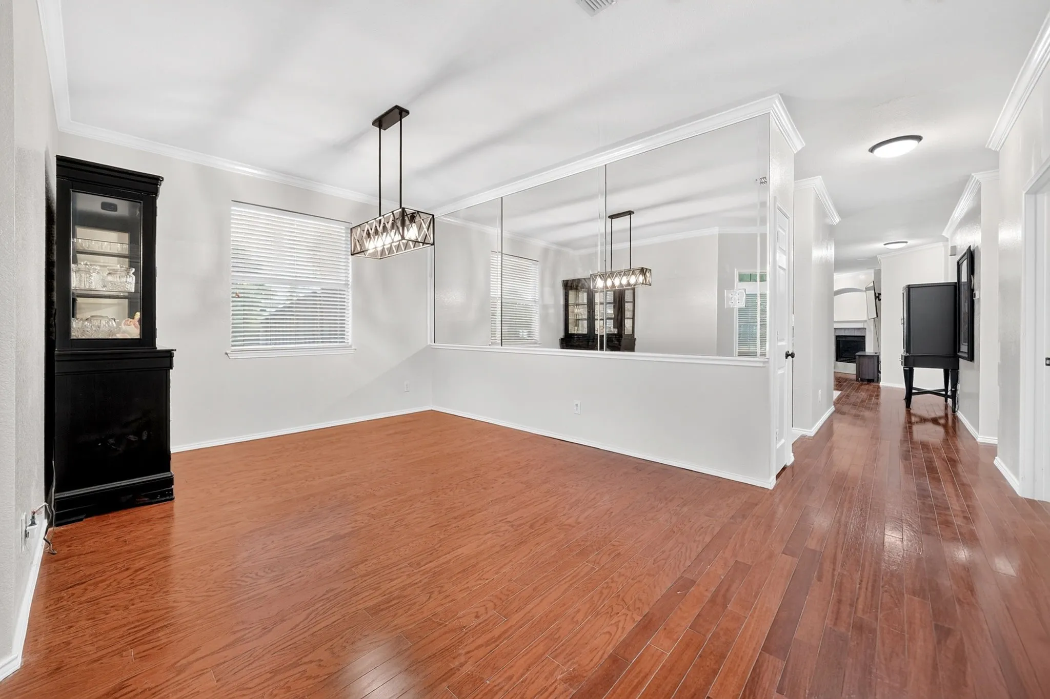 Single Family Residence For Sale in Dallas County , 10601 Augusta Lane, Rowlett, Texas 75089, 4 Bedroom, 2 Bathroom, 2 Garage spaces, 2,097 Sqft, built in 2000, mls#21396688, Real Estate Agent in Rowlett, Homes For Sale in Dallas county, Homes For Sale in Rowlett, Realtor in Rowlett Texas, Real Estate Brokerage Independent Realty Texas, Luminita Cordes Realtor
