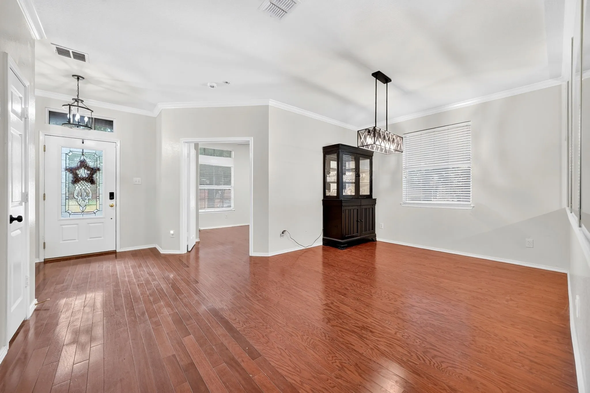Single Family Residence For Sale in Dallas County , 10601 Augusta Lane, Rowlett, Texas 75089, 4 Bedroom, 2 Bathroom, 2 Garage spaces, 2,097 Sqft, built in 2000, mls#21396688, Real Estate Agent in Rowlett, Homes For Sale in Dallas county, Homes For Sale in Rowlett, Realtor in Rowlett Texas, Real Estate Brokerage Independent Realty Texas, Luminita Cordes Realtor