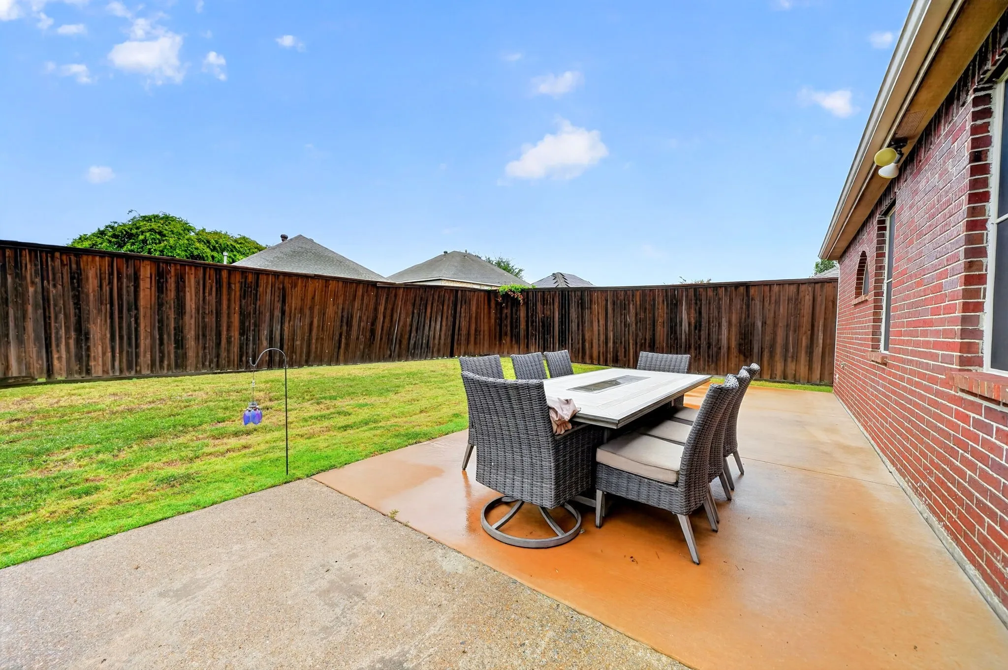 Single Family Residence For Sale in Dallas County , 10601 Augusta Lane, Rowlett, Texas 75089, 4 Bedroom, 2 Bathroom, 2 Garage spaces, 2,097 Sqft, built in 2000, mls#21396688, Real Estate Agent in Rowlett, Homes For Sale in Dallas county, Homes For Sale in Rowlett, Realtor in Rowlett Texas, Real Estate Brokerage Independent Realty Texas, Luminita Cordes Realtor