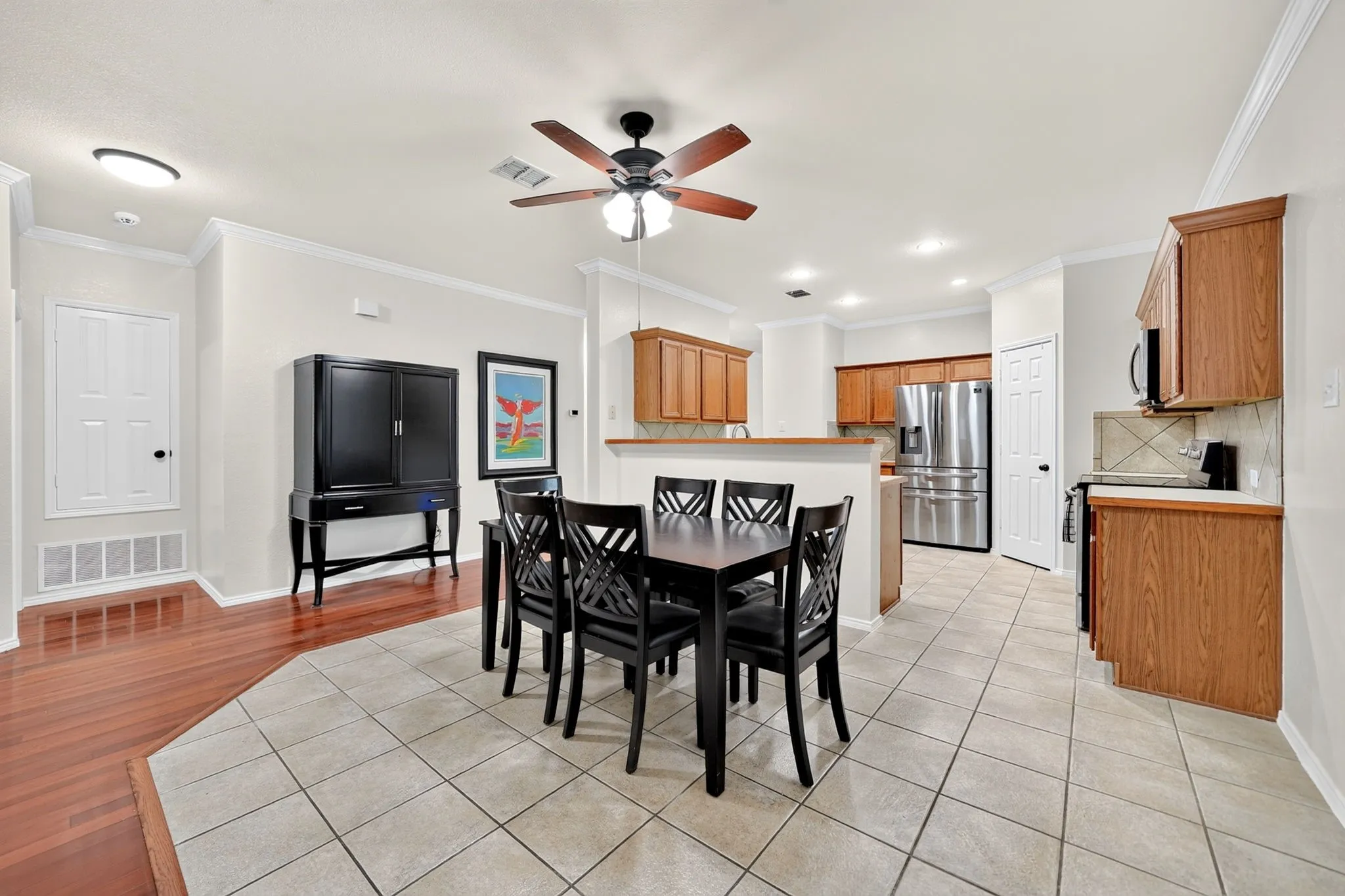 Single Family Residence For Sale in Dallas County , 10601 Augusta Lane, Rowlett, Texas 75089, 4 Bedroom, 2 Bathroom, 2 Garage spaces, 2,097 Sqft, built in 2000, mls#21396688, Real Estate Agent in Rowlett, Homes For Sale in Dallas county, Homes For Sale in Rowlett, Realtor in Rowlett Texas, Real Estate Brokerage Independent Realty Texas, Luminita Cordes Realtor
