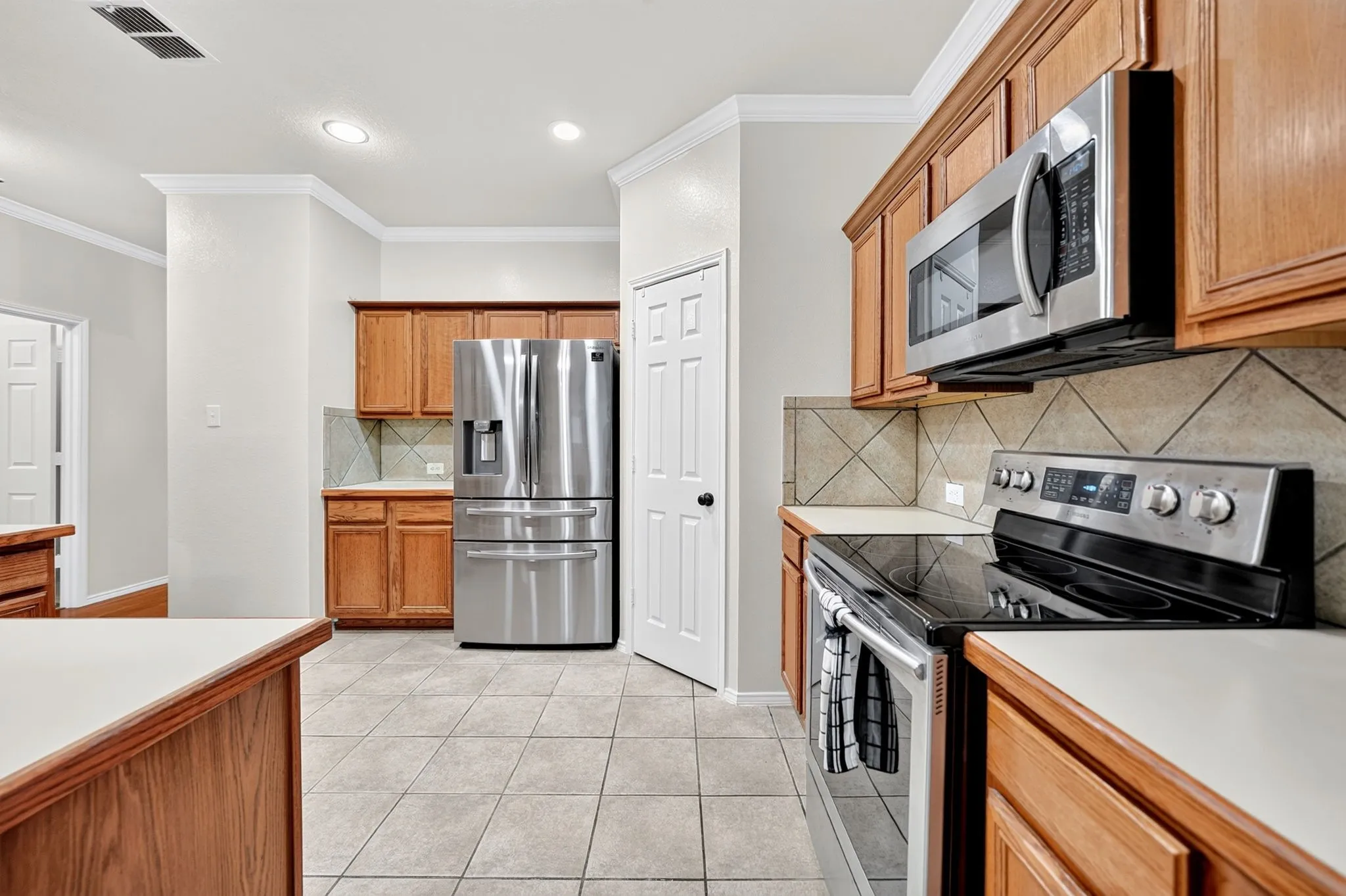 Single Family Residence For Sale in Dallas County , 10601 Augusta Lane, Rowlett, Texas 75089, 4 Bedroom, 2 Bathroom, 2 Garage spaces, 2,097 Sqft, built in 2000, mls#21396688, Real Estate Agent in Rowlett, Homes For Sale in Dallas county, Homes For Sale in Rowlett, Realtor in Rowlett Texas, Real Estate Brokerage Independent Realty Texas, Luminita Cordes Realtor
