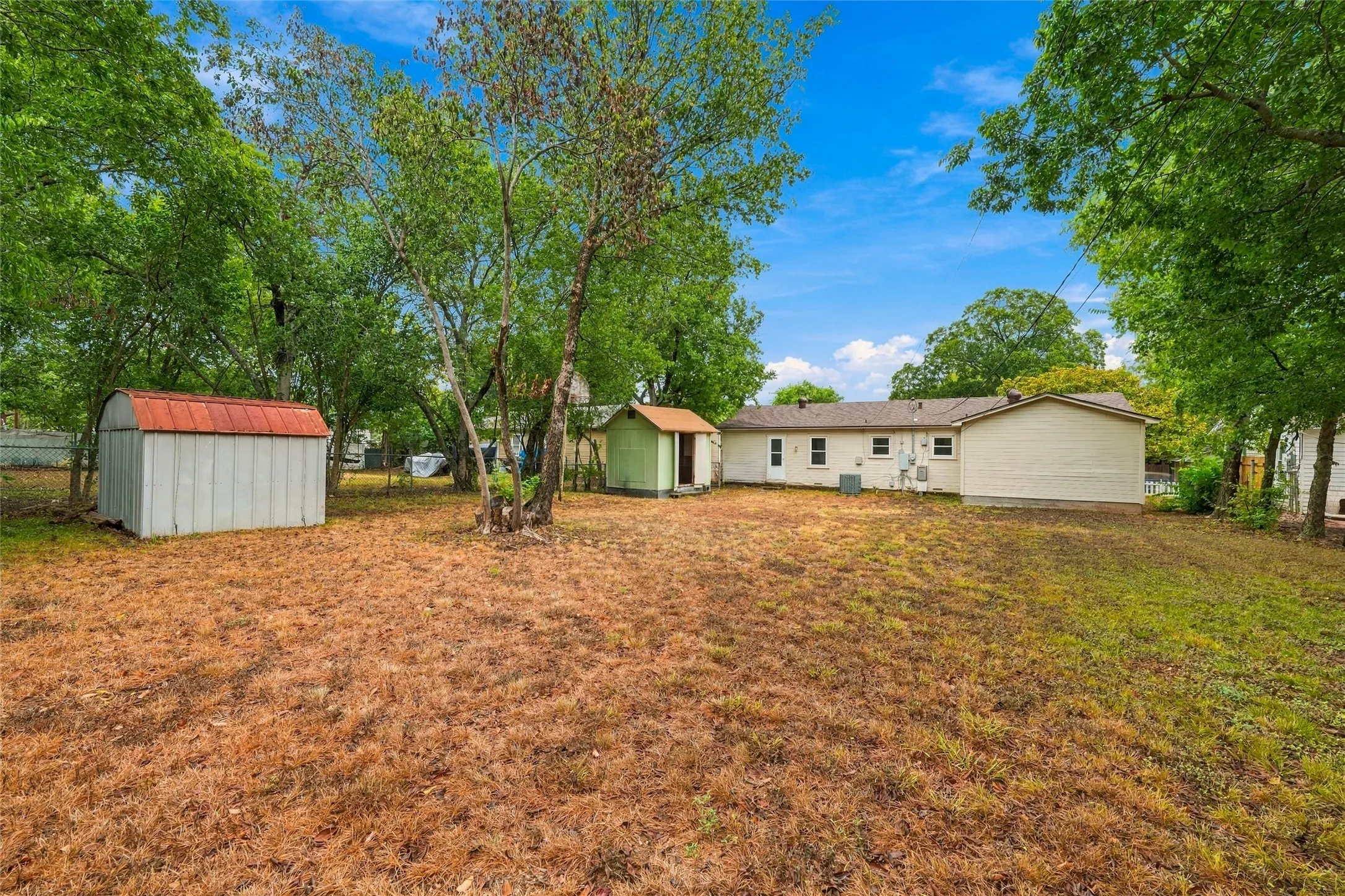 Single Family Residence For Sale in Mc Lennan County , 1806 Rambler Drive, Waco, Texas 76710, 3 Bedroom, 2 Bathroom, Garage spaces, 1,400 Sqft, built in 1957, mls#21403570, Real Estate Agent in Waco, Homes For Sale in Mc Lennan county, Homes For Sale in Waco, Realtor in Waco Texas, Real Estate Brokerage Independent Realty Texas, Luminita Cordes Realtor