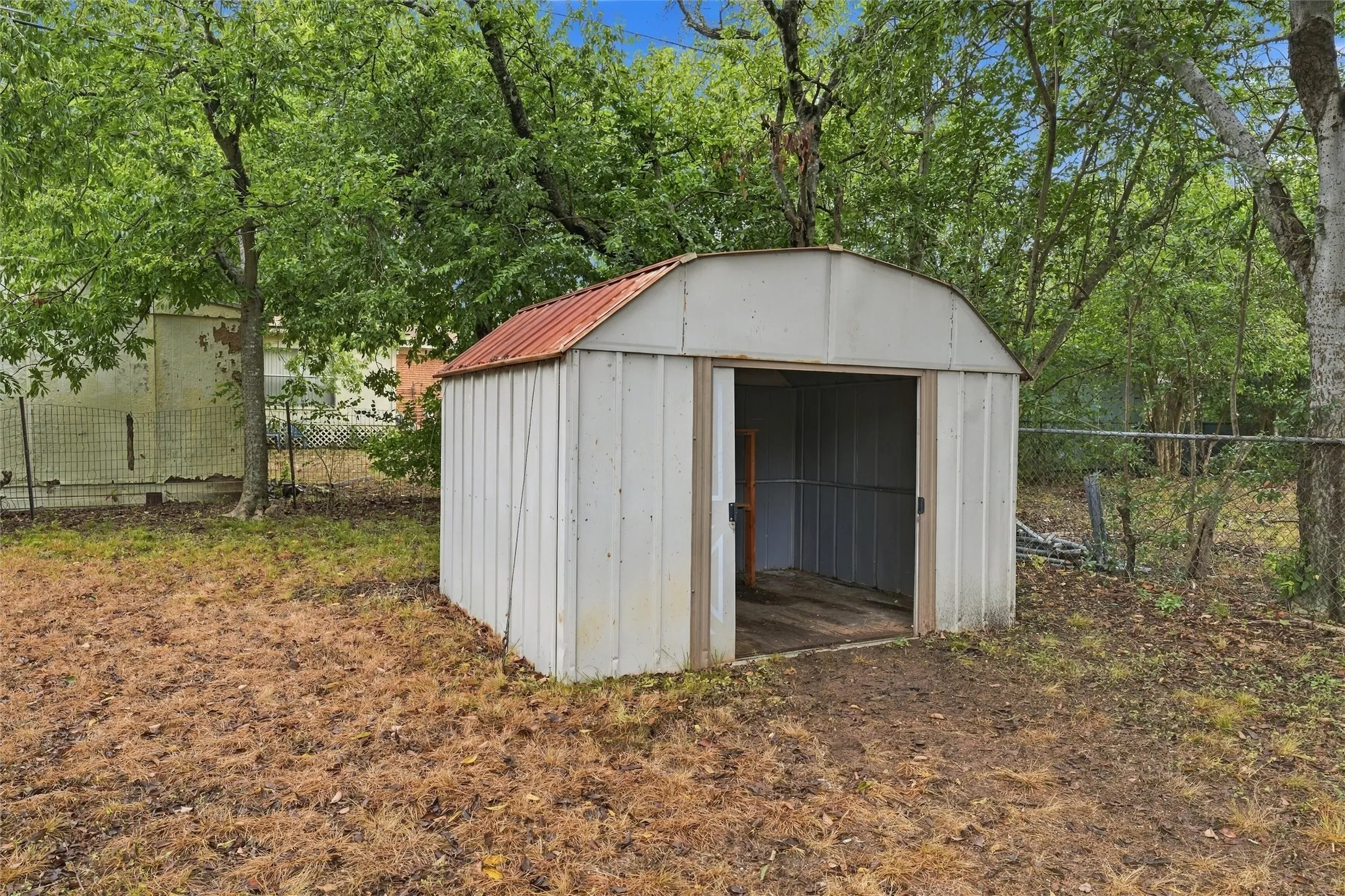 Single Family Residence For Sale in Mc Lennan County , 1806 Rambler Drive, Waco, Texas 76710, 3 Bedroom, 2 Bathroom, Garage spaces, 1,400 Sqft, built in 1957, mls#21403570, Real Estate Agent in Waco, Homes For Sale in Mc Lennan county, Homes For Sale in Waco, Realtor in Waco Texas, Real Estate Brokerage Independent Realty Texas, Luminita Cordes Realtor