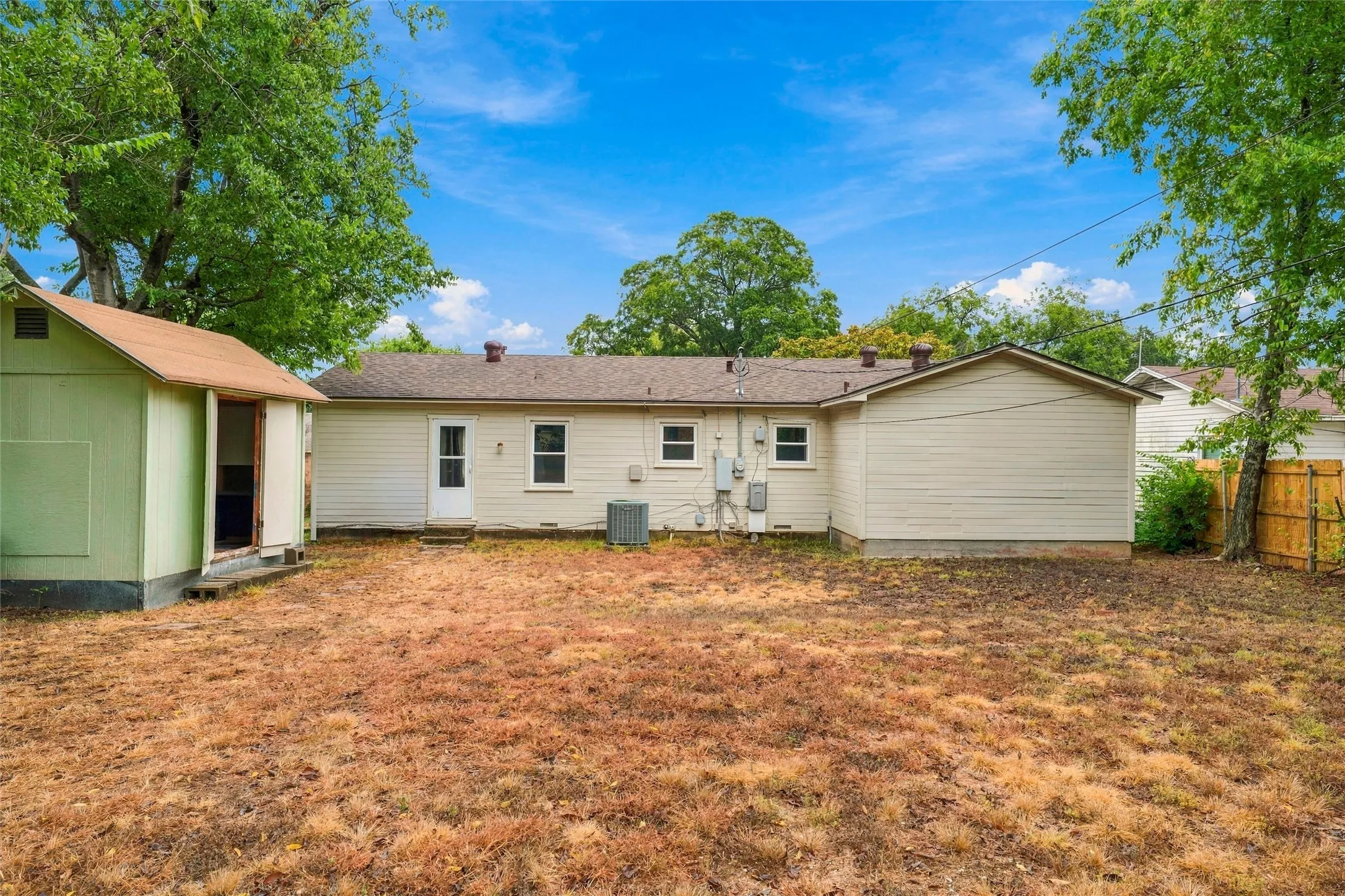 Single Family Residence For Sale in Mc Lennan County , 1806 Rambler Drive, Waco, Texas 76710, 3 Bedroom, 2 Bathroom, Garage spaces, 1,400 Sqft, built in 1957, mls#21403570, Real Estate Agent in Waco, Homes For Sale in Mc Lennan county, Homes For Sale in Waco, Realtor in Waco Texas, Real Estate Brokerage Independent Realty Texas, Luminita Cordes Realtor