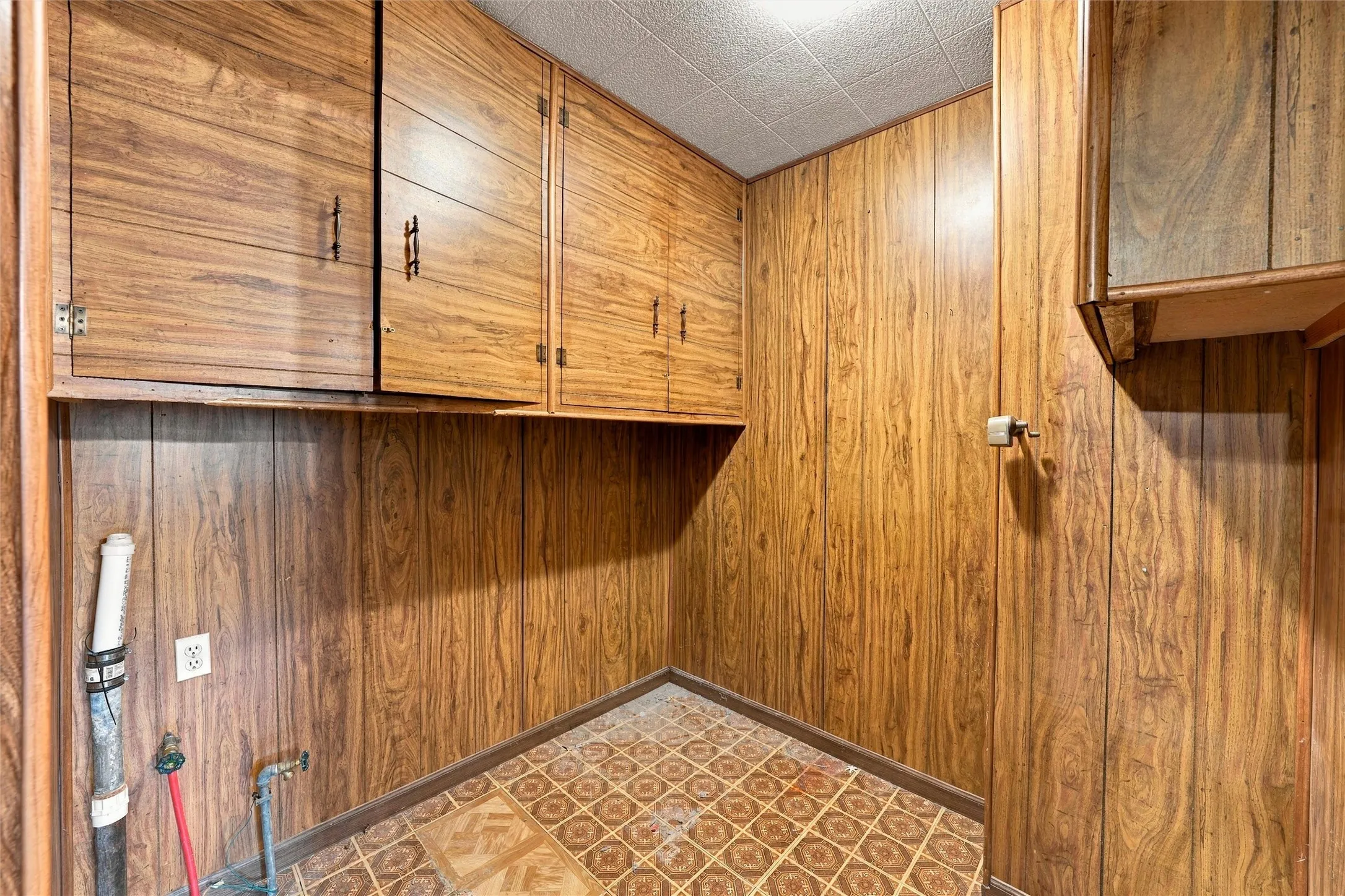 Single Family Residence For Sale in Mc Lennan County , 1806 Rambler Drive, Waco, Texas 76710, 3 Bedroom, 2 Bathroom, Garage spaces, 1,400 Sqft, built in 1957, mls#21403570, Real Estate Agent in Waco, Homes For Sale in Mc Lennan county, Homes For Sale in Waco, Realtor in Waco Texas, Real Estate Brokerage Independent Realty Texas, Luminita Cordes Realtor