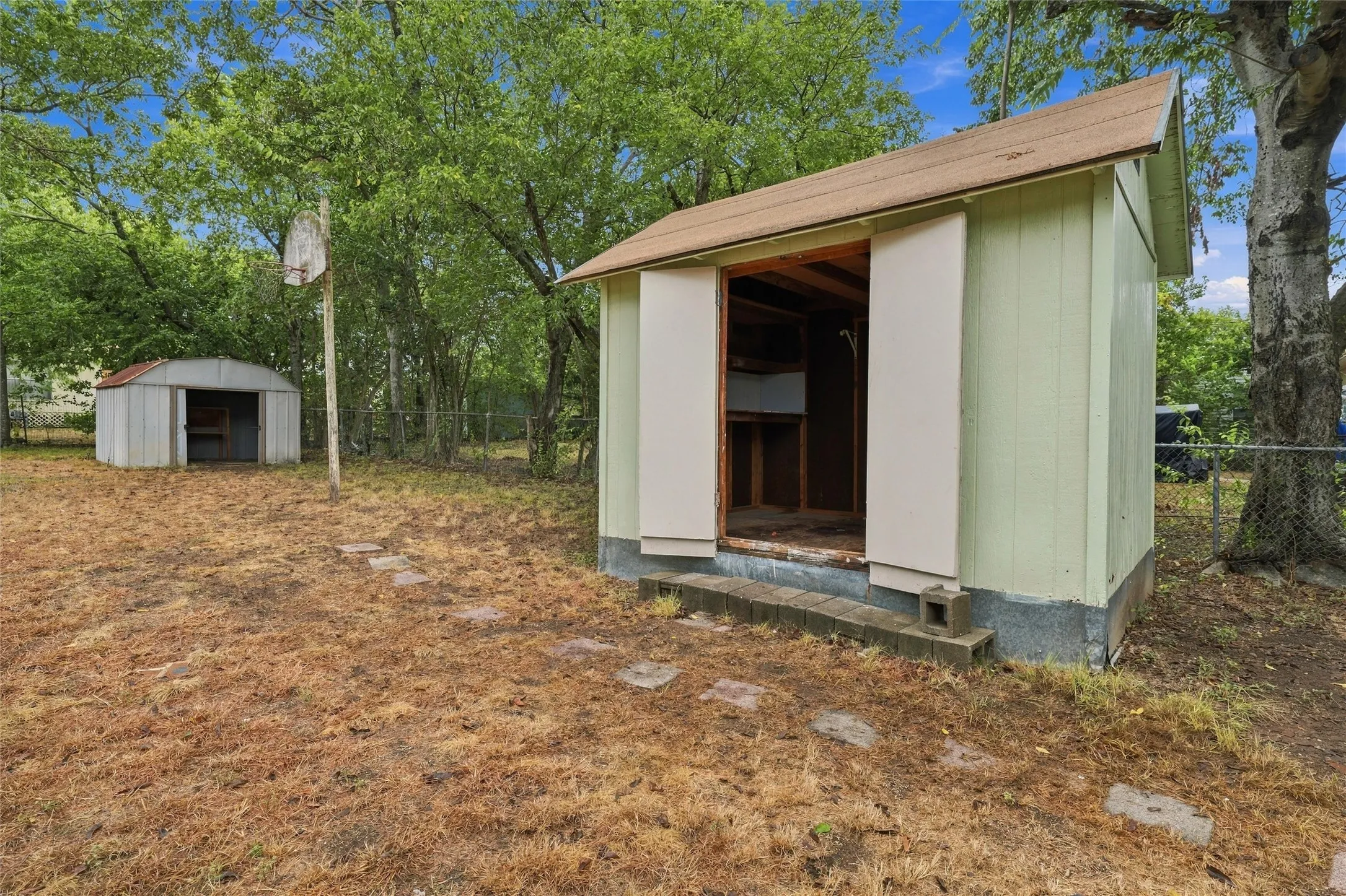 Single Family Residence For Sale in Mc Lennan County , 1806 Rambler Drive, Waco, Texas 76710, 3 Bedroom, 2 Bathroom, Garage spaces, 1,400 Sqft, built in 1957, mls#21403570, Real Estate Agent in Waco, Homes For Sale in Mc Lennan county, Homes For Sale in Waco, Realtor in Waco Texas, Real Estate Brokerage Independent Realty Texas, Luminita Cordes Realtor