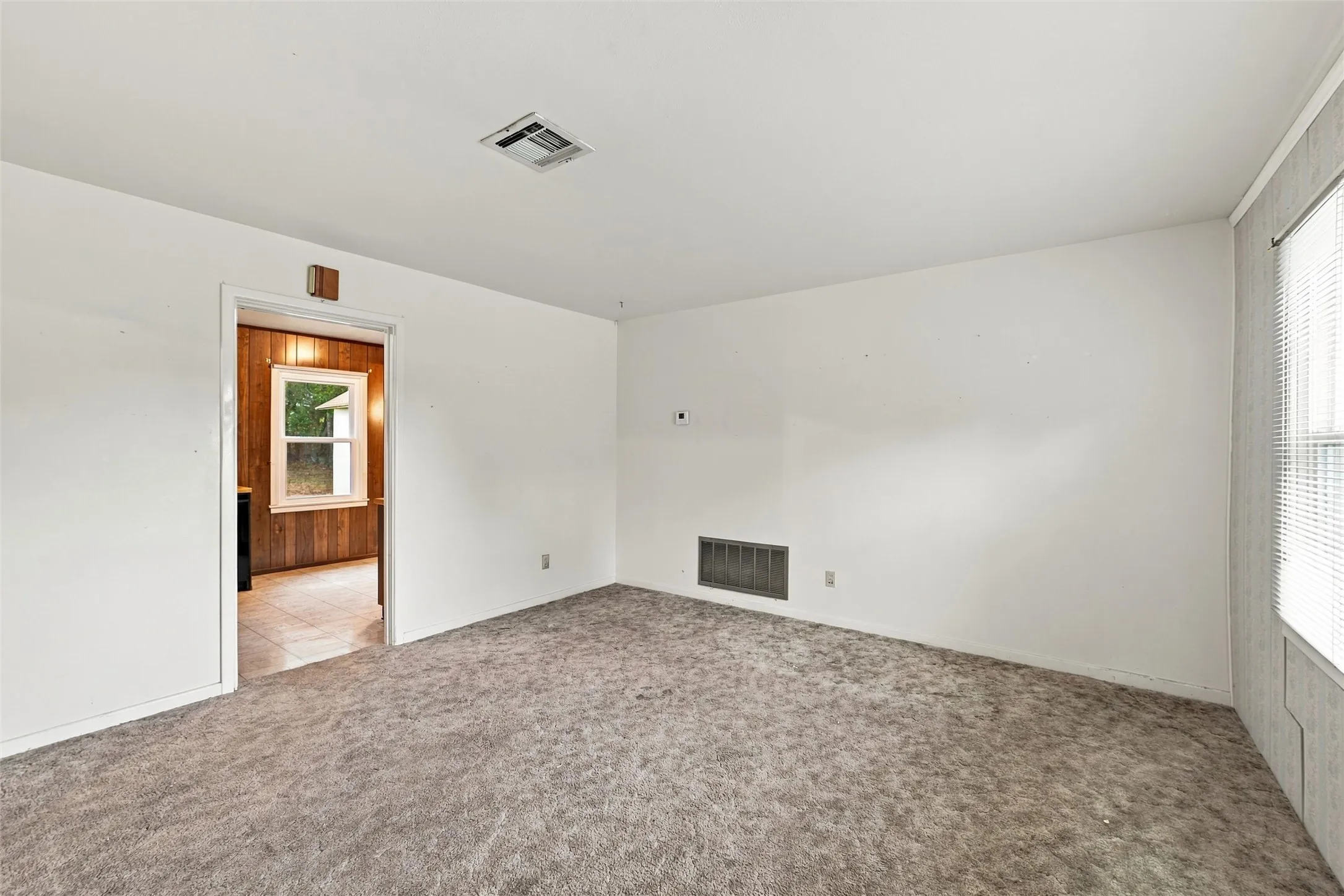 Single Family Residence For Sale in Mc Lennan County , 1806 Rambler Drive, Waco, Texas 76710, 3 Bedroom, 2 Bathroom, Garage spaces, 1,400 Sqft, built in 1957, mls#21403570, Real Estate Agent in Waco, Homes For Sale in Mc Lennan county, Homes For Sale in Waco, Realtor in Waco Texas, Real Estate Brokerage Independent Realty Texas, Luminita Cordes Realtor