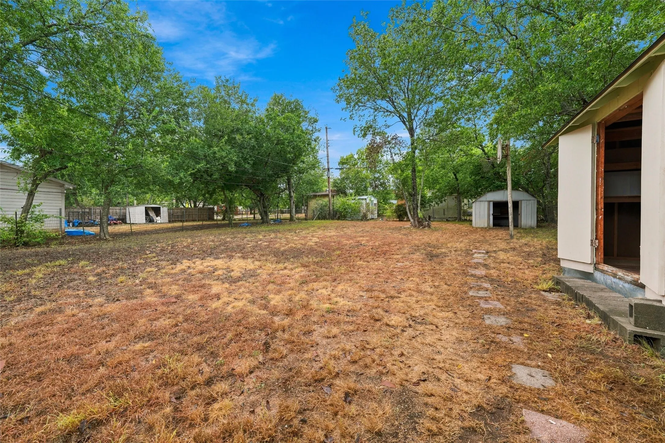 Single Family Residence For Sale in Mc Lennan County , 1806 Rambler Drive, Waco, Texas 76710, 3 Bedroom, 2 Bathroom, Garage spaces, 1,400 Sqft, built in 1957, mls#21403570, Real Estate Agent in Waco, Homes For Sale in Mc Lennan county, Homes For Sale in Waco, Realtor in Waco Texas, Real Estate Brokerage Independent Realty Texas, Luminita Cordes Realtor
