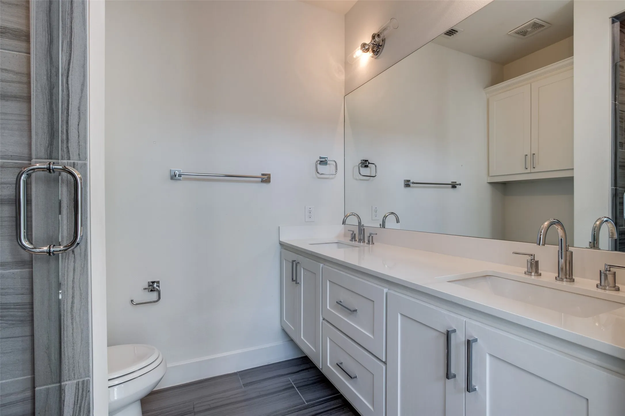 Townhouse For Rent in Dallas County , 2215 Moser Avenue 102, Dallas, Texas 75206, 2 Bedroom, 3 Bathroom, 2 Garage spaces, 1,476 Sqft, built in 2018, mls#21403582, Real Estate Agent in Dallas, Homes For Rent in Dallas county, Homes For Rent in Dallas, Realtor in Dallas Texas, Real Estate Brokerage Independent Realty Texas, Luminita Cordes Realtor