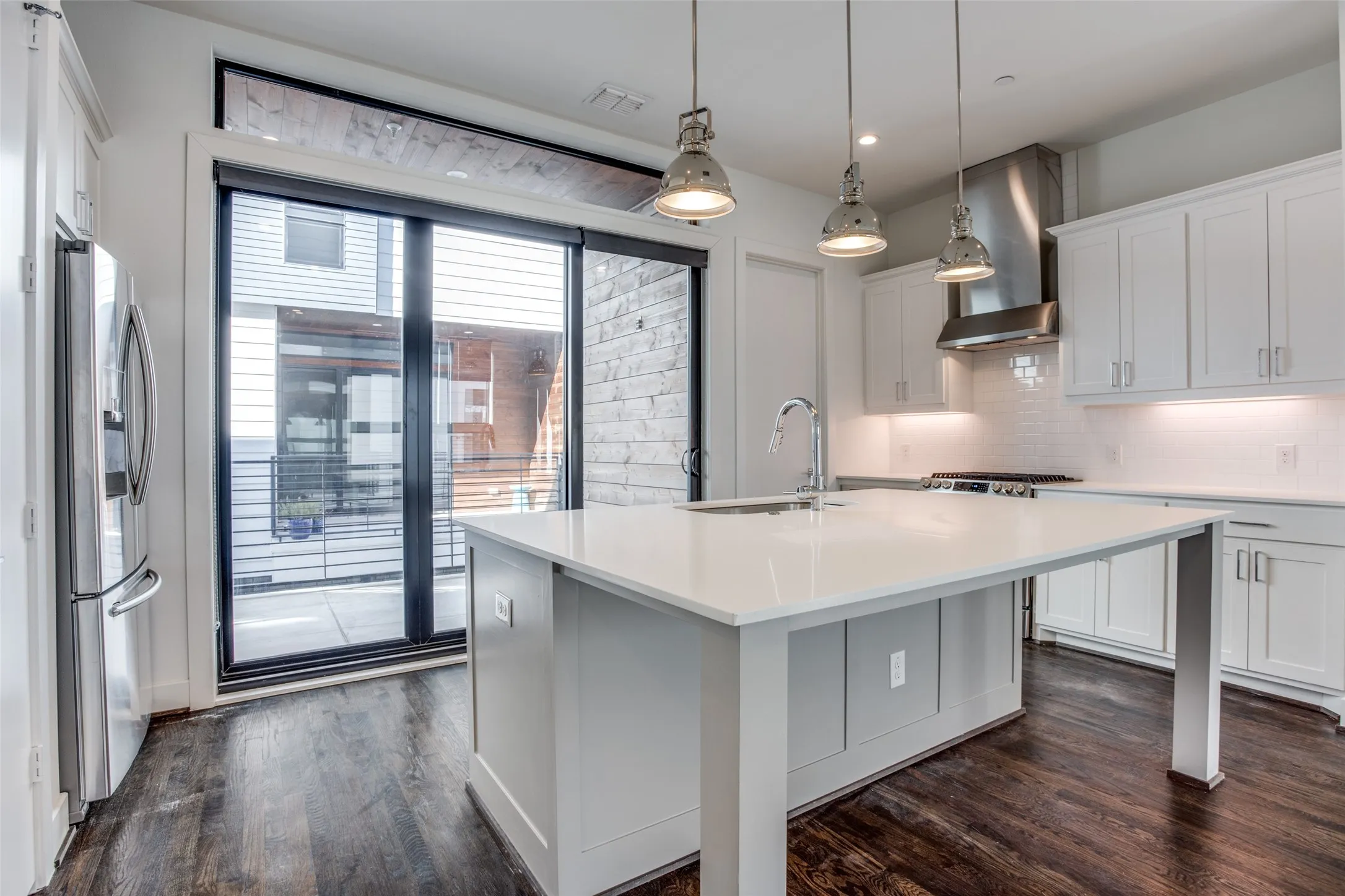 Townhouse For Rent in Dallas County , 2215 Moser Avenue 102, Dallas, Texas 75206, 2 Bedroom, 3 Bathroom, 2 Garage spaces, 1,476 Sqft, built in 2018, mls#21403582, Real Estate Agent in Dallas, Homes For Rent in Dallas county, Homes For Rent in Dallas, Realtor in Dallas Texas, Real Estate Brokerage Independent Realty Texas, Luminita Cordes Realtor