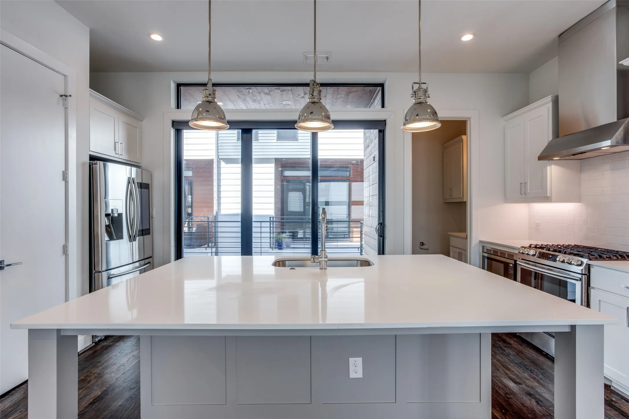 Townhouse For Rent in Dallas County , 2215 Moser Avenue 102, Dallas, Texas 75206, 2 Bedroom, 3 Bathroom, 2 Garage spaces, 1,476 Sqft, built in 2018, mls#21403582, Real Estate Agent in Dallas, Homes For Rent in Dallas county, Homes For Rent in Dallas, Realtor in Dallas Texas, Real Estate Brokerage Independent Realty Texas, Luminita Cordes Realtor