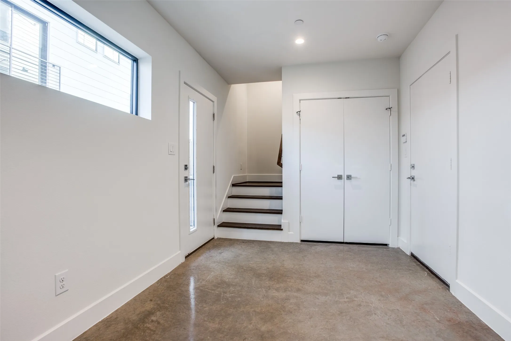 Townhouse For Rent in Dallas County , 2215 Moser Avenue 102, Dallas, Texas 75206, 2 Bedroom, 3 Bathroom, 2 Garage spaces, 1,476 Sqft, built in 2018, mls#21403582, Real Estate Agent in Dallas, Homes For Rent in Dallas county, Homes For Rent in Dallas, Realtor in Dallas Texas, Real Estate Brokerage Independent Realty Texas, Luminita Cordes Realtor