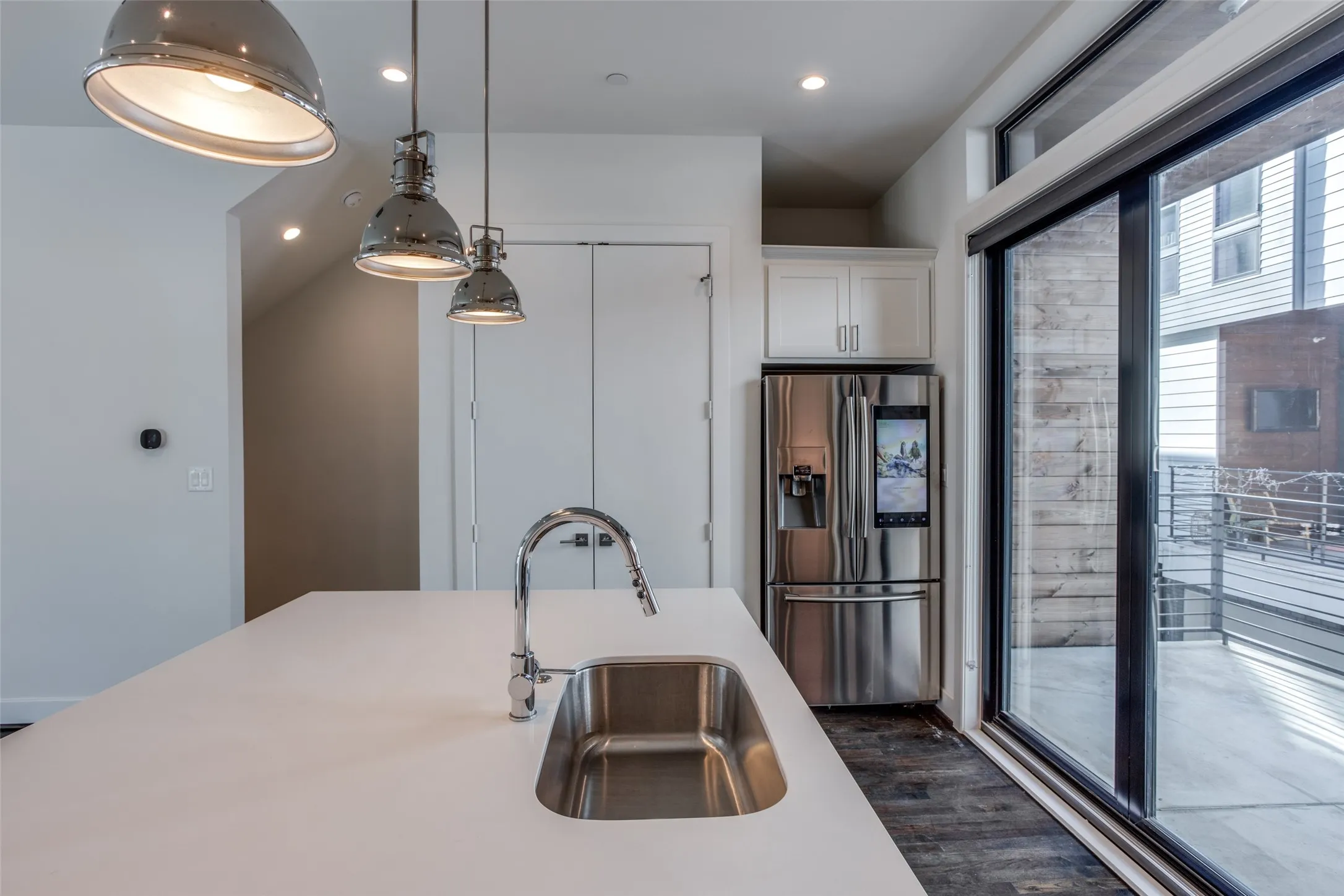 Townhouse For Rent in Dallas County , 2215 Moser Avenue 102, Dallas, Texas 75206, 2 Bedroom, 3 Bathroom, 2 Garage spaces, 1,476 Sqft, built in 2018, mls#21403582, Real Estate Agent in Dallas, Homes For Rent in Dallas county, Homes For Rent in Dallas, Realtor in Dallas Texas, Real Estate Brokerage Independent Realty Texas, Luminita Cordes Realtor