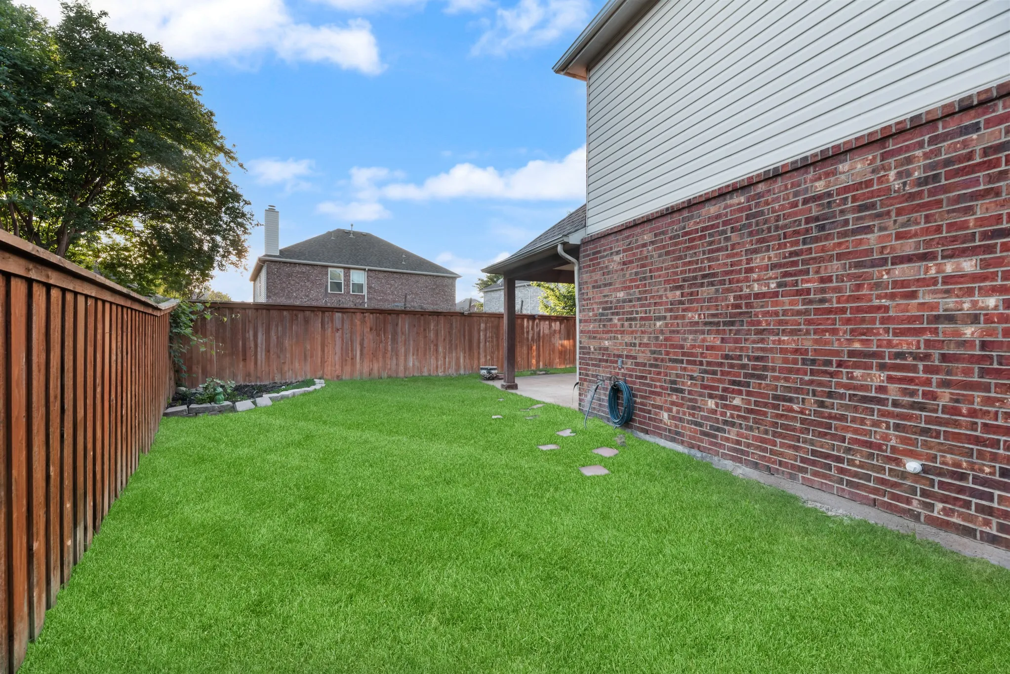 Single Family Residence For Sale in Collin County , 2208 Sheldon Drive, Mc Kinney, Texas 75072, 5 Bedroom, 4 Bathroom, 2 Garage spaces, 3,231 Sqft, built in 2001, mls#21403580, Real Estate Agent in Mc Kinney, Homes For Sale in Collin county, Homes For Sale in Mc Kinney, Realtor in Mc Kinney Texas, Real Estate Brokerage Independent Realty Texas, Luminita Cordes Realtor