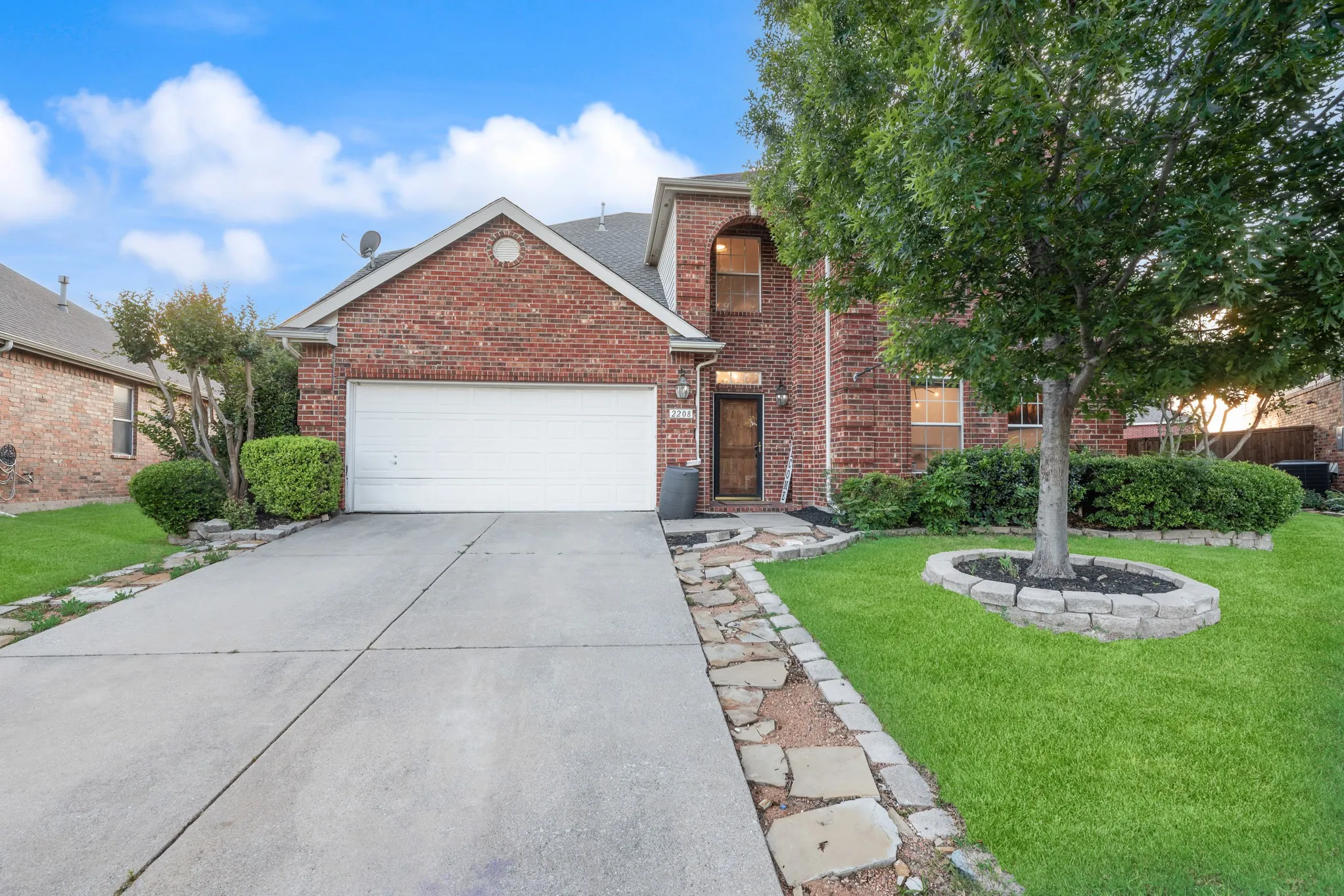 Single Family Residence For Sale in Collin County , 2208 Sheldon Drive, Mc Kinney, Texas 75072, 5 Bedroom, 4 Bathroom, 2 Garage spaces, 3,231 Sqft, built in 2001, mls#21403580, Real Estate Agent in Mc Kinney, Homes For Sale in Collin county, Homes For Sale in Mc Kinney, Realtor in Mc Kinney Texas, Real Estate Brokerage Independent Realty Texas, Luminita Cordes Realtor
