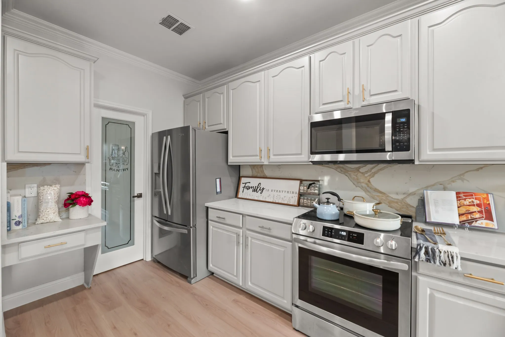 Single Family Residence For Sale in Collin County , 2208 Sheldon Drive, Mc Kinney, Texas 75072, 5 Bedroom, 4 Bathroom, 2 Garage spaces, 3,231 Sqft, built in 2001, mls#21403580, Real Estate Agent in Mc Kinney, Homes For Sale in Collin county, Homes For Sale in Mc Kinney, Realtor in Mc Kinney Texas, Real Estate Brokerage Independent Realty Texas, Luminita Cordes Realtor