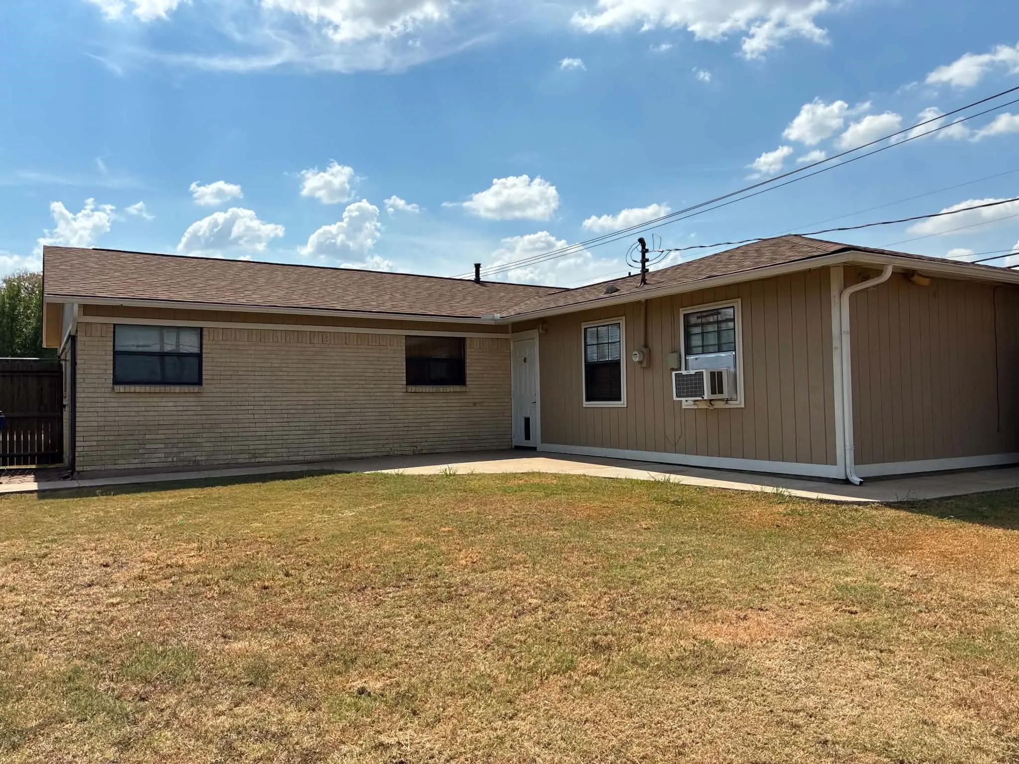 Single Family Residence For Sale in Tarrant County , 3701 Bluebell Drive, Everman, Texas 76140, 3 Bedroom, 2 Bathroom, 2 Garage spaces, 1,504 Sqft, built in 1964, mls#21394890, Real Estate Agent in Everman, Homes For Sale in Tarrant county, Homes For Sale in Everman, Realtor in Everman Texas, Real Estate Brokerage Independent Realty Texas, Luminita Cordes Realtor