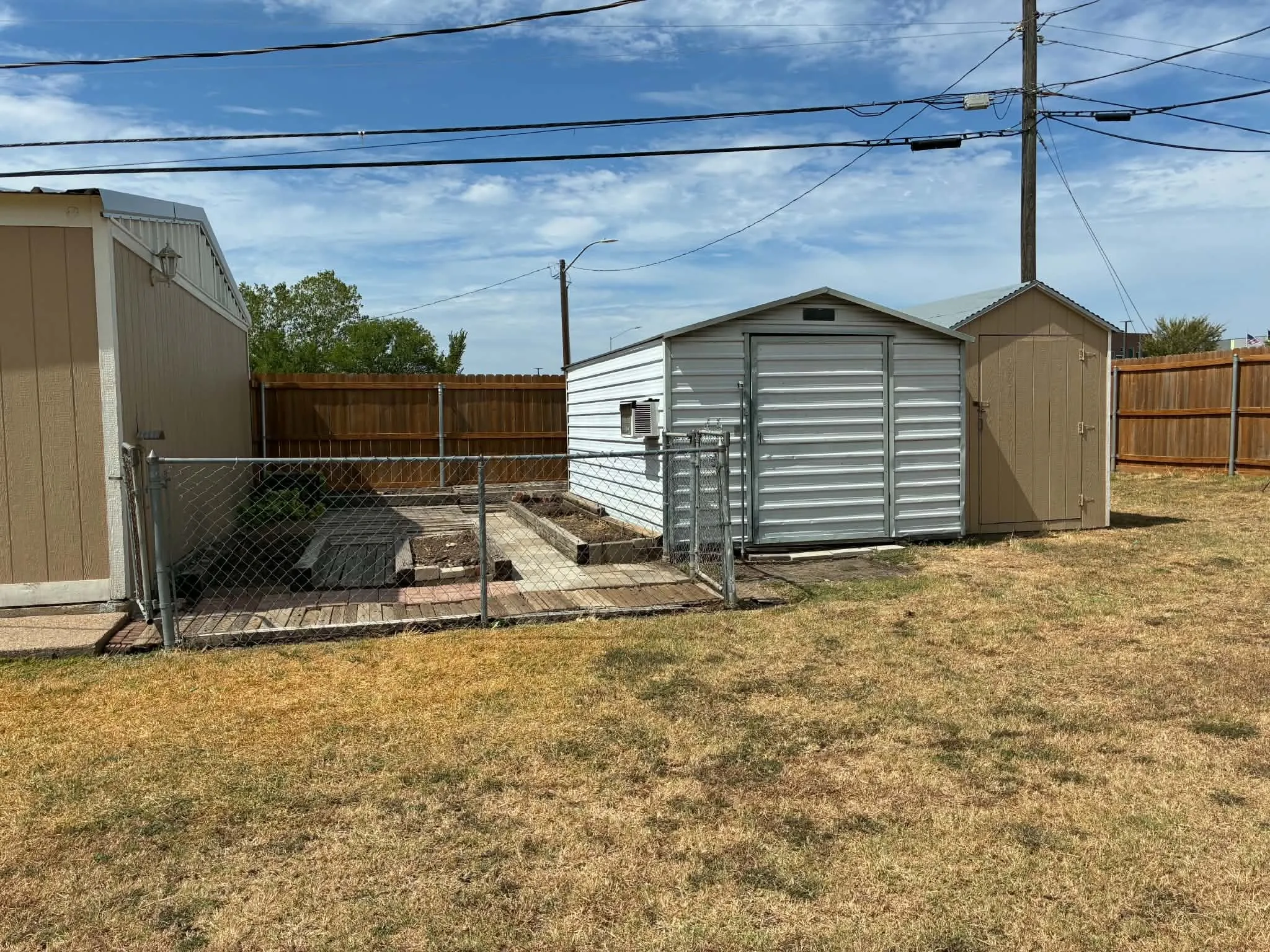 Single Family Residence For Sale in Tarrant County , 3701 Bluebell Drive, Everman, Texas 76140, 3 Bedroom, 2 Bathroom, 2 Garage spaces, 1,504 Sqft, built in 1964, mls#21394890, Real Estate Agent in Everman, Homes For Sale in Tarrant county, Homes For Sale in Everman, Realtor in Everman Texas, Real Estate Brokerage Independent Realty Texas, Luminita Cordes Realtor