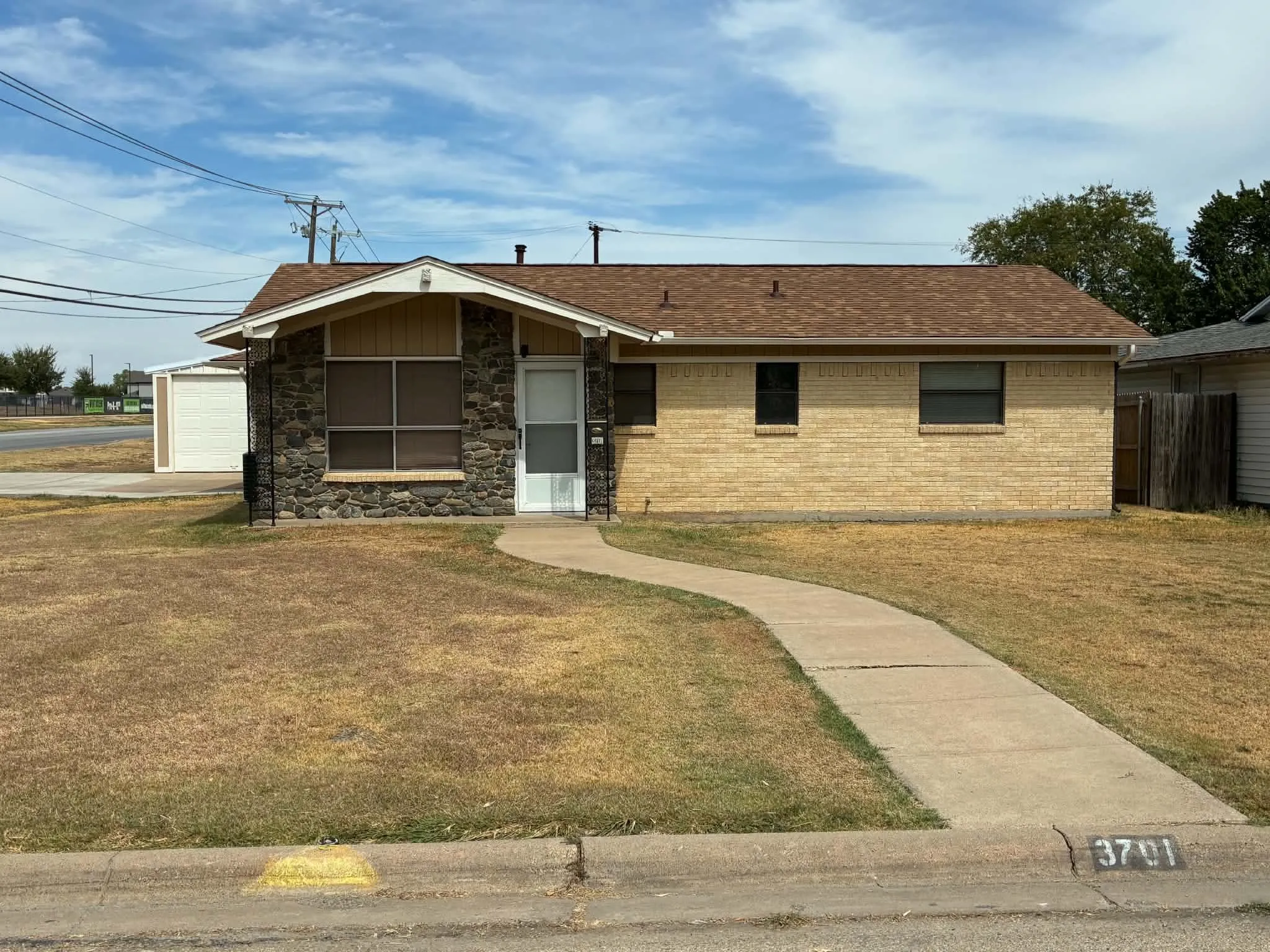 Single Family Residence For Sale in Tarrant County , 3701 Bluebell Drive, Everman, Texas 76140, 3 Bedroom, 2 Bathroom, 2 Garage spaces, 1,504 Sqft, built in 1964, mls#21394890, Real Estate Agent in Everman, Homes For Sale in Tarrant county, Homes For Sale in Everman, Realtor in Everman Texas, Real Estate Brokerage Independent Realty Texas, Luminita Cordes Realtor