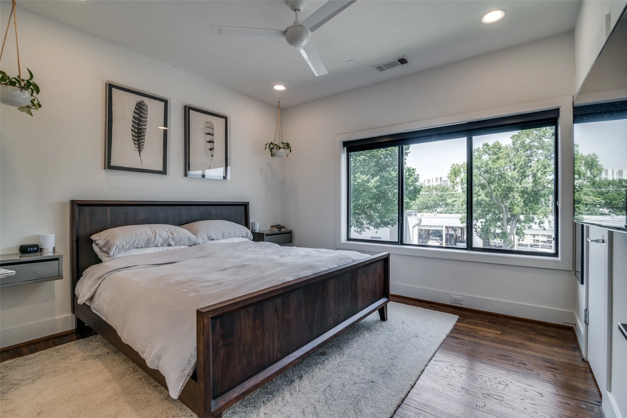 Townhouse For Sale in Dallas County , 5602 Lindell Avenue B, Dallas, Texas 75206, 2 Bedroom, 3 Bathroom, 2 Garage spaces, 1,446 Sqft, built in 2016, mls#21401150, Real Estate Agent in Dallas, Homes For Sale in Dallas county, Homes For Sale in Dallas, Realtor in Dallas Texas, Real Estate Brokerage Independent Realty Texas, Luminita Cordes Realtor