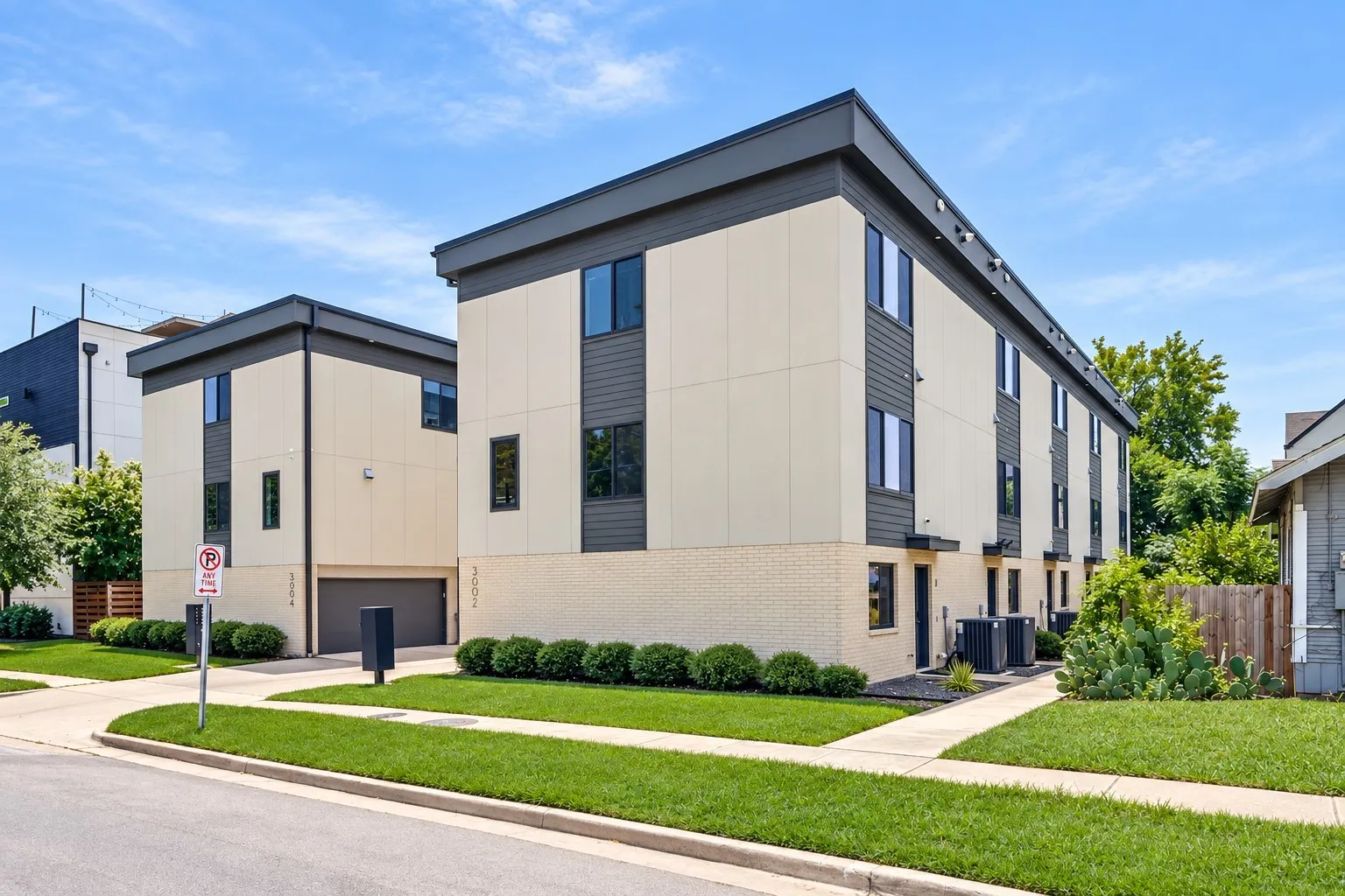 Townhouse For Sale in Dallas County , 5602 Lindell Avenue B, Dallas, Texas 75206, 2 Bedroom, 3 Bathroom, 2 Garage spaces, 1,446 Sqft, built in 2016, mls#21401150, Real Estate Agent in Dallas, Homes For Sale in Dallas county, Homes For Sale in Dallas, Realtor in Dallas Texas, Real Estate Brokerage Independent Realty Texas, Luminita Cordes Realtor
