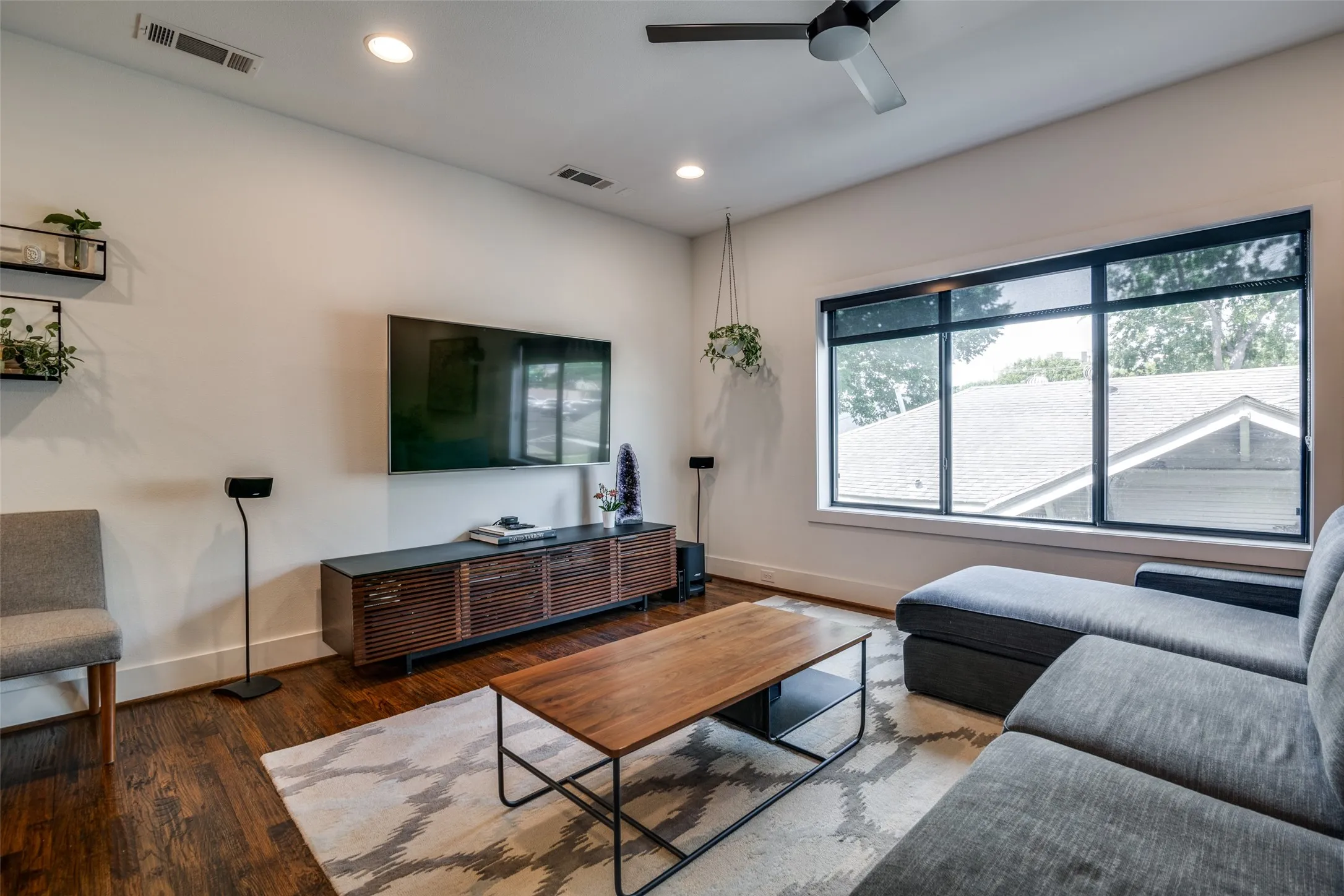 Townhouse For Sale in Dallas County , 5602 Lindell Avenue B, Dallas, Texas 75206, 2 Bedroom, 3 Bathroom, 2 Garage spaces, 1,446 Sqft, built in 2016, mls#21401150, Real Estate Agent in Dallas, Homes For Sale in Dallas county, Homes For Sale in Dallas, Realtor in Dallas Texas, Real Estate Brokerage Independent Realty Texas, Luminita Cordes Realtor