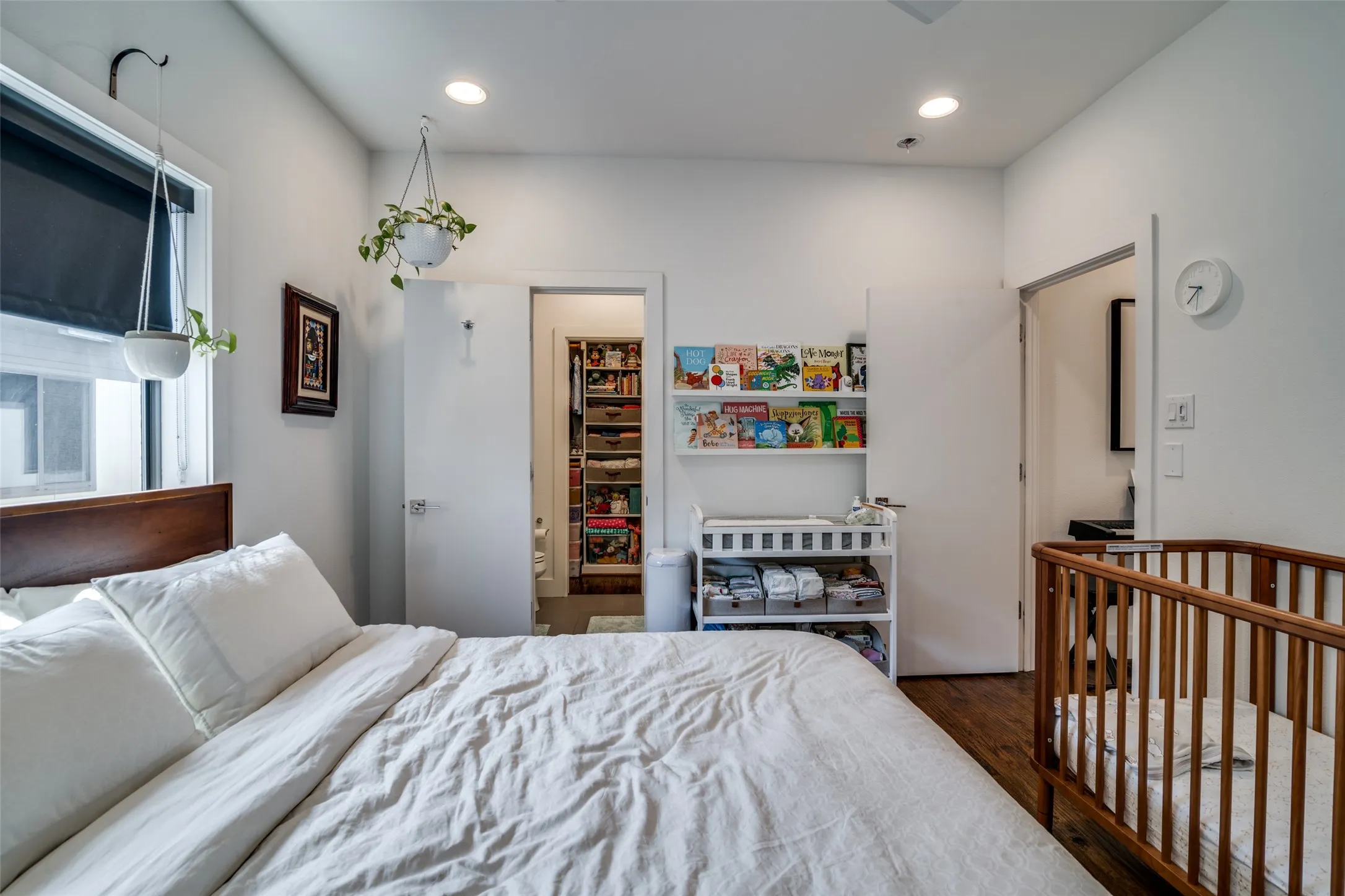 Townhouse For Sale in Dallas County , 5602 Lindell Avenue B, Dallas, Texas 75206, 2 Bedroom, 3 Bathroom, 2 Garage spaces, 1,446 Sqft, built in 2016, mls#21401150, Real Estate Agent in Dallas, Homes For Sale in Dallas county, Homes For Sale in Dallas, Realtor in Dallas Texas, Real Estate Brokerage Independent Realty Texas, Luminita Cordes Realtor