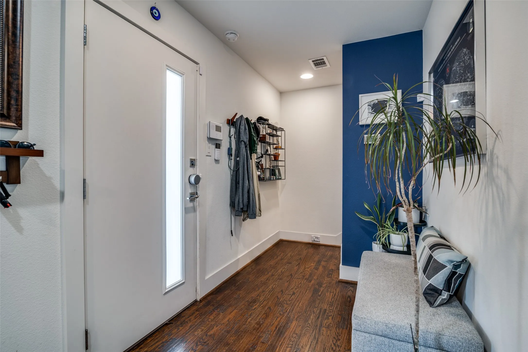 Townhouse For Sale in Dallas County , 5602 Lindell Avenue B, Dallas, Texas 75206, 2 Bedroom, 3 Bathroom, 2 Garage spaces, 1,446 Sqft, built in 2016, mls#21401150, Real Estate Agent in Dallas, Homes For Sale in Dallas county, Homes For Sale in Dallas, Realtor in Dallas Texas, Real Estate Brokerage Independent Realty Texas, Luminita Cordes Realtor