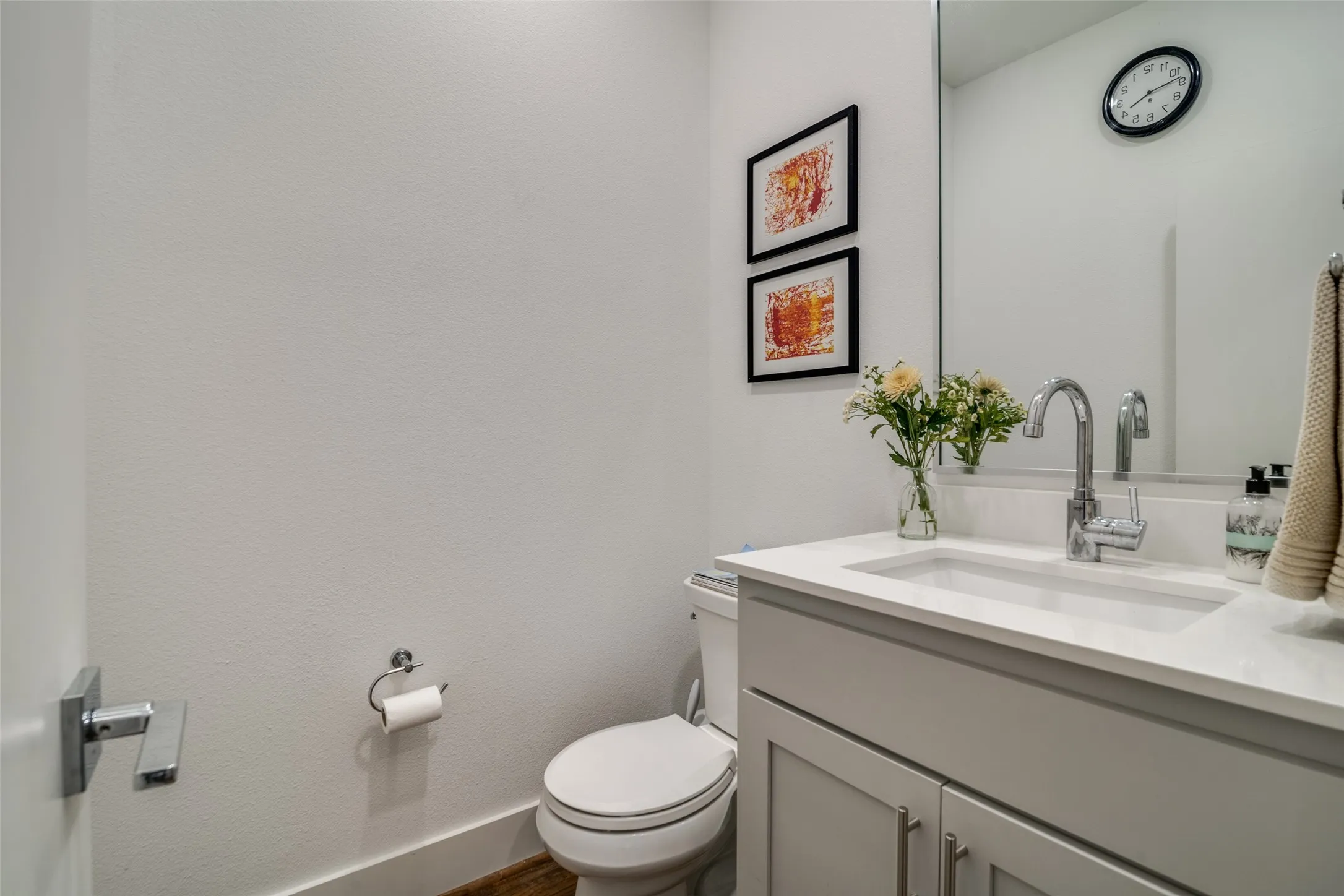 Townhouse For Sale in Dallas County , 5602 Lindell Avenue B, Dallas, Texas 75206, 2 Bedroom, 3 Bathroom, 2 Garage spaces, 1,446 Sqft, built in 2016, mls#21401150, Real Estate Agent in Dallas, Homes For Sale in Dallas county, Homes For Sale in Dallas, Realtor in Dallas Texas, Real Estate Brokerage Independent Realty Texas, Luminita Cordes Realtor