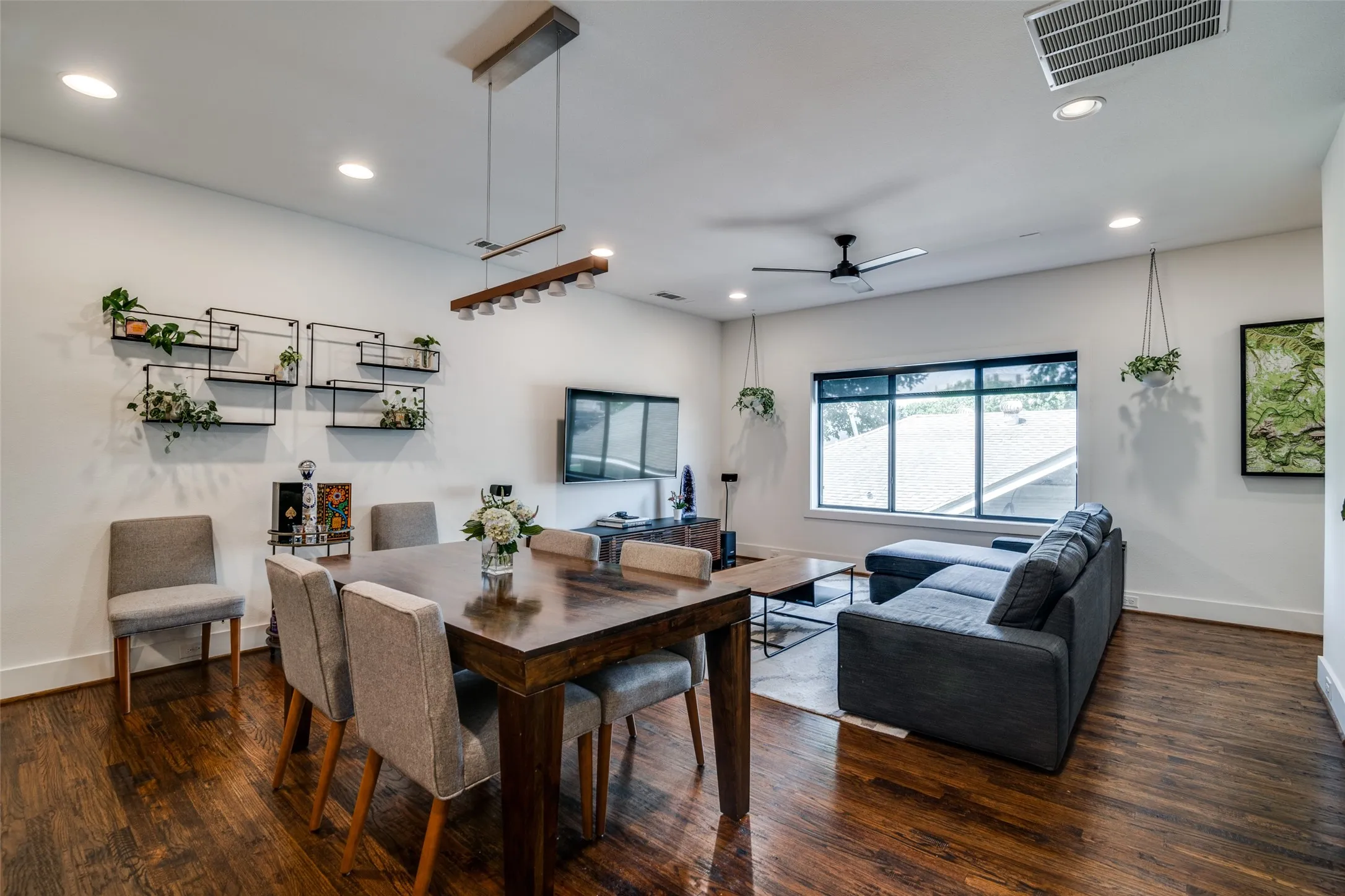 Townhouse For Sale in Dallas County , 5602 Lindell Avenue B, Dallas, Texas 75206, 2 Bedroom, 3 Bathroom, 2 Garage spaces, 1,446 Sqft, built in 2016, mls#21401150, Real Estate Agent in Dallas, Homes For Sale in Dallas county, Homes For Sale in Dallas, Realtor in Dallas Texas, Real Estate Brokerage Independent Realty Texas, Luminita Cordes Realtor