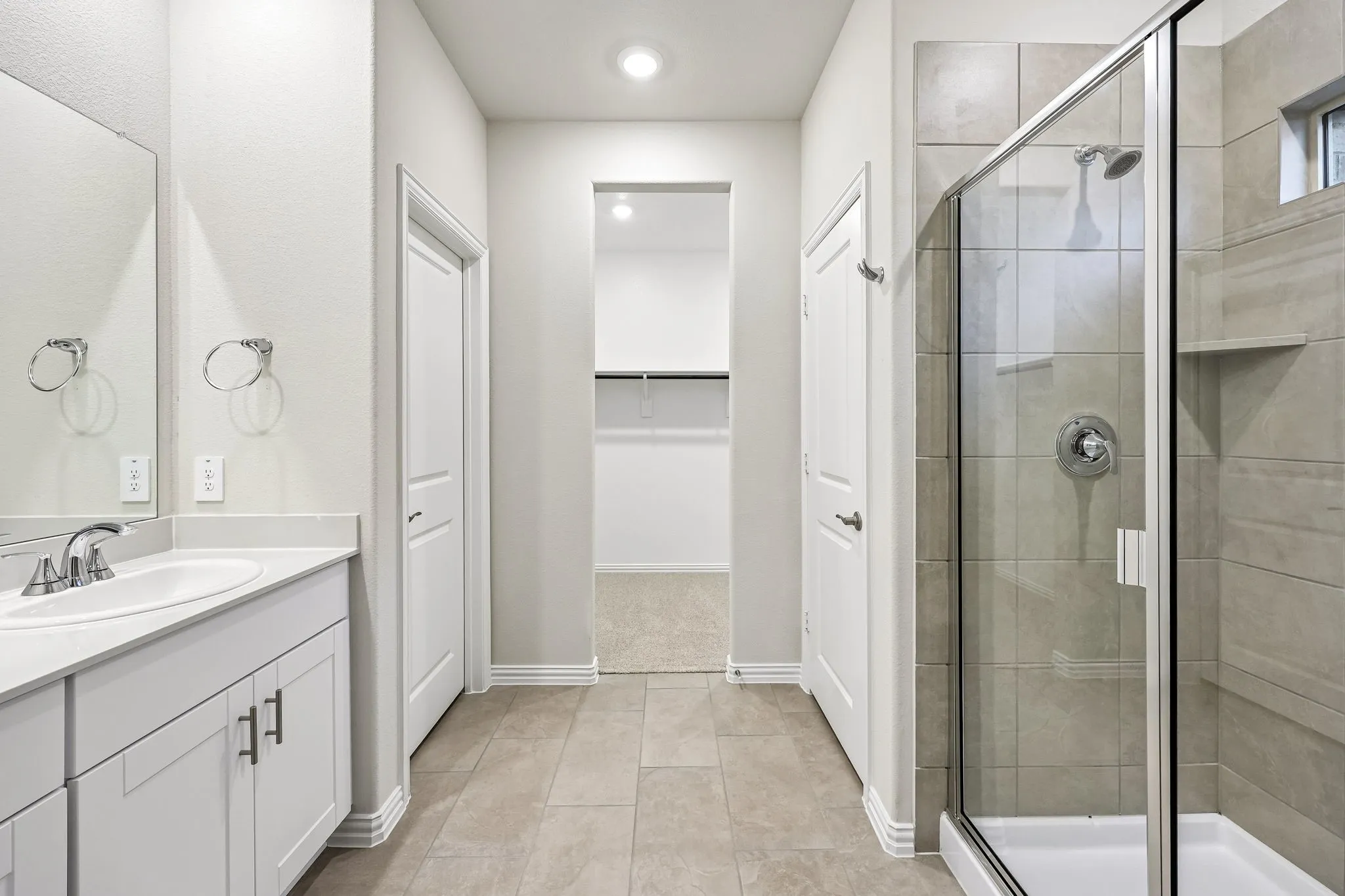  Photo is not of the actual home, but is an inspirational photo of builder’s model home and may depict options, furnishings, and/or decorator features that are not included.
