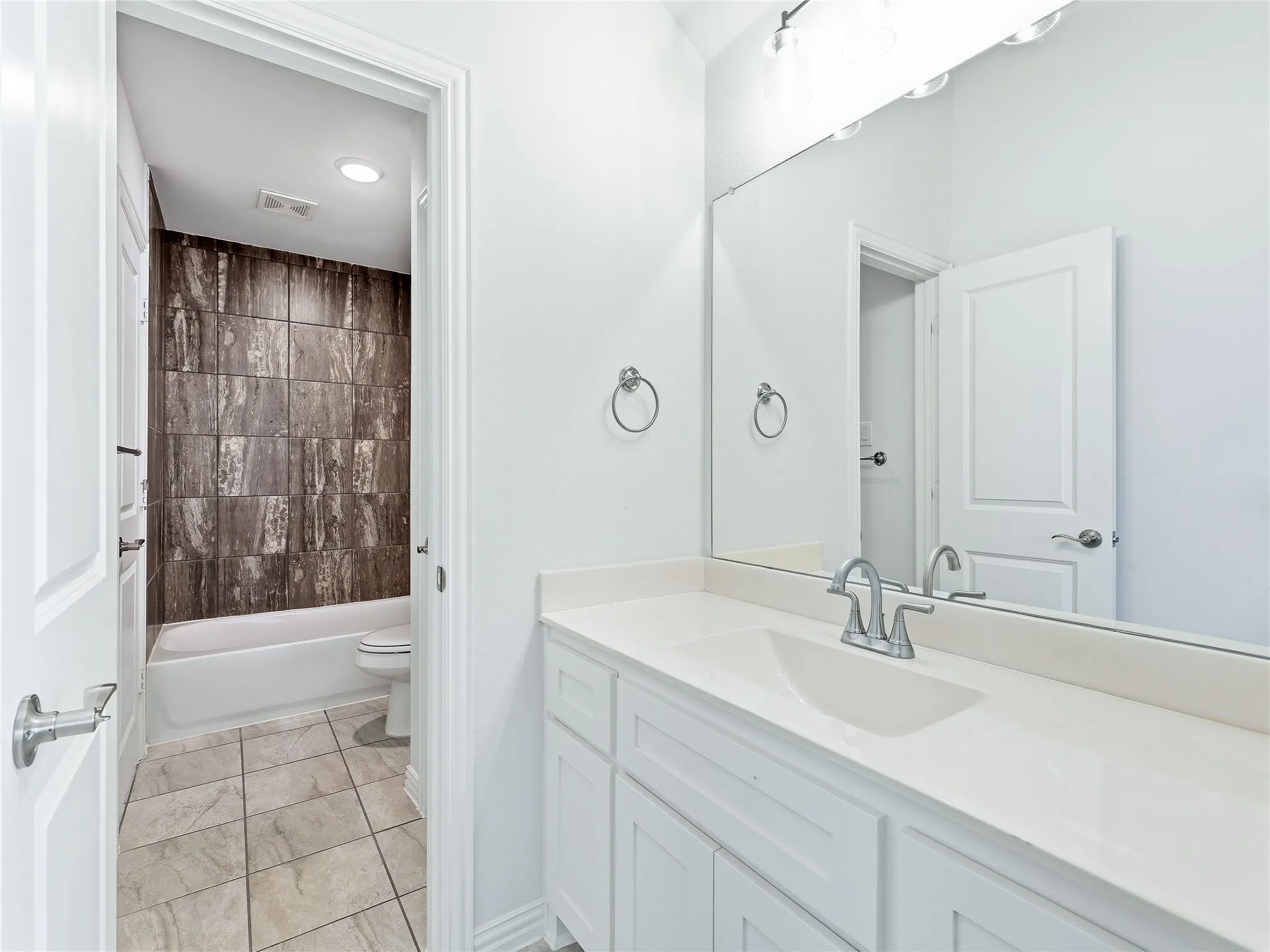 Single Family Residence For Rent in Collin County , 913 Peabody Drive, Mc Kinney, Texas 75071, 5 Bedroom, 4 Bathroom, 2 Garage spaces, 4,200 Sqft, built in 2023, mls#21398602, Real Estate Agent in Mc Kinney, Homes For Rent in Collin county, Homes For Rent in Mc Kinney, Realtor in Mc Kinney Texas, Real Estate Brokerage Independent Realty Texas, Luminita Cordes Realtor