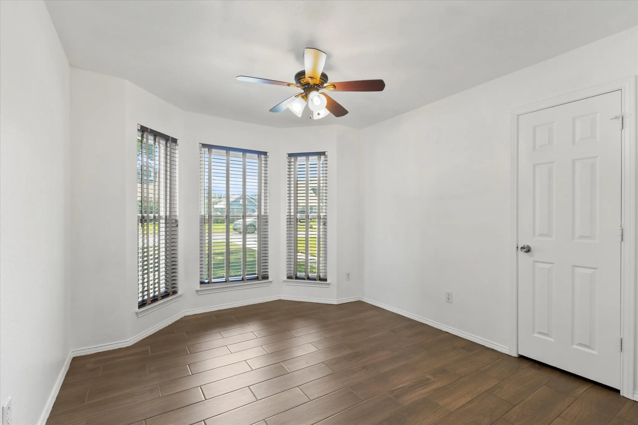 Single Family Residence For Rent in Tarrant County , 2704 Wolff Drive, Arlington, Texas 76015, 4 Bedroom, 3 Bathroom, 2 Garage spaces, 2,848 Sqft, built in 1984, mls#21403596, Real Estate Agent in Arlington, Homes For Rent in Tarrant county, Homes For Rent in Arlington, Realtor in Arlington Texas, Real Estate Brokerage Independent Realty Texas, Luminita Cordes Realtor